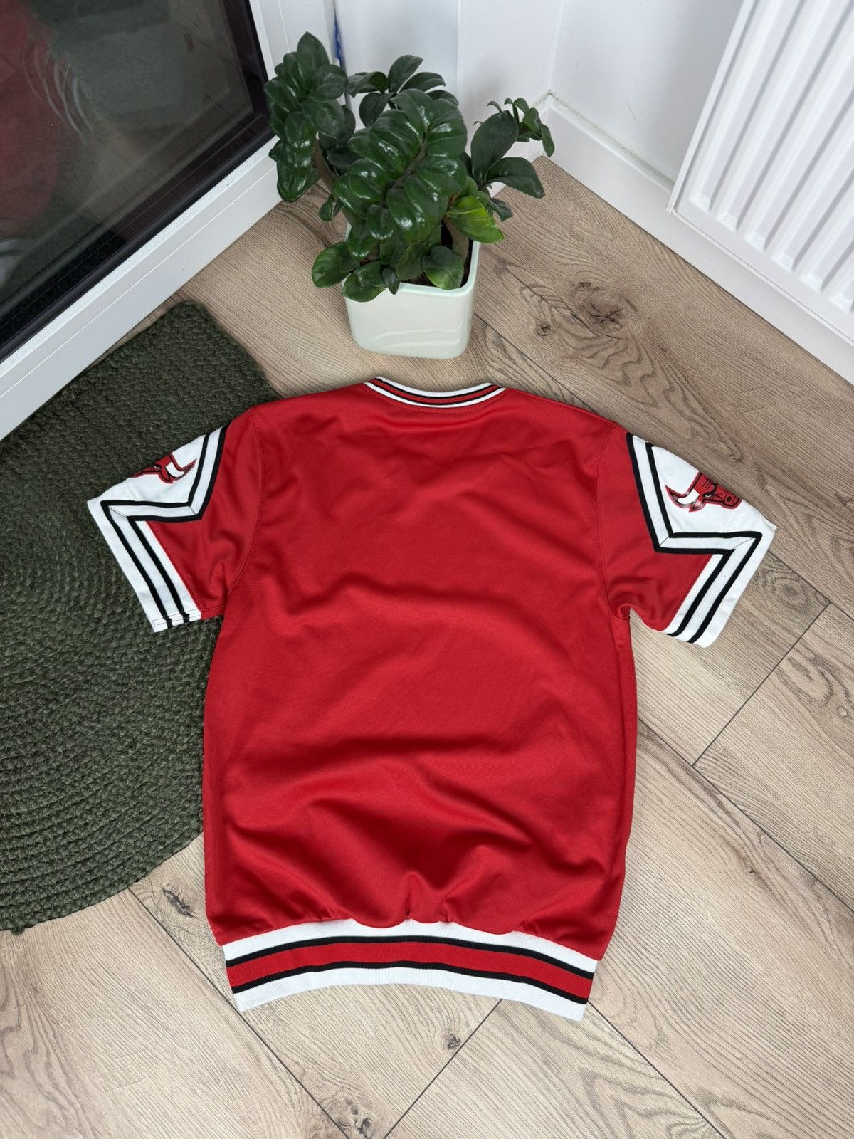 Mitchell & Ness MITCHELL & NESS CHICAGO BULLS SHOOTING SHIRT 1987-88 Size US S / EU 44-46 / 1 - 8 Thumbnail