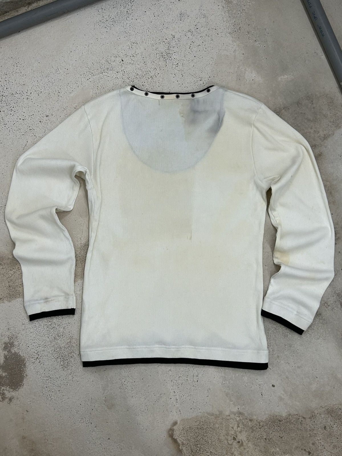 Designer × Japanese Brand ‘Brave’ Gothic Graphic V-Neck Long Sleeve w/ Studded Collar Size US S / EU 44-46 / 1 - 10 Thumbnail