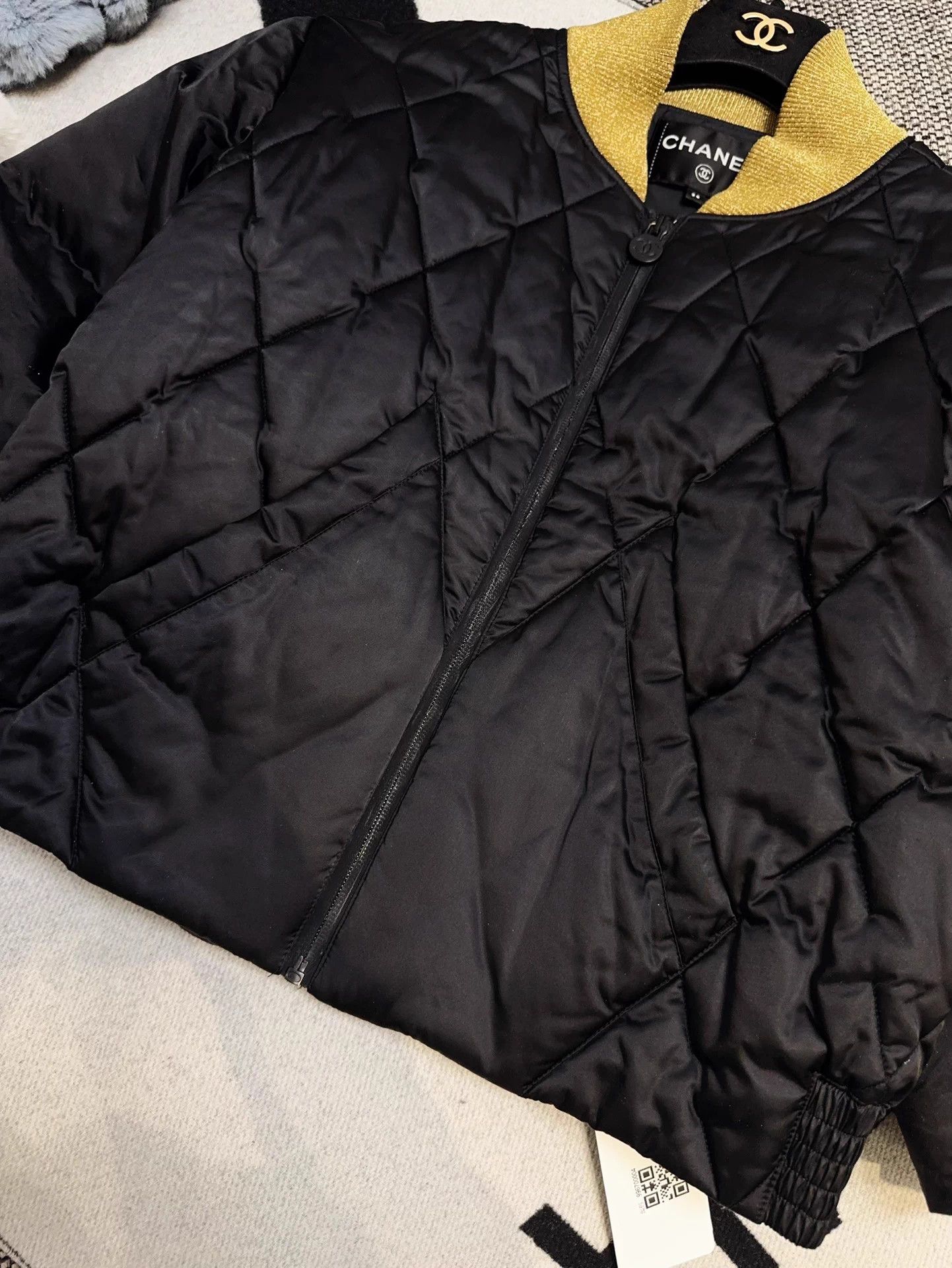 Chanel Chanel 17A Metiers d'Art Black Gold Quilted Coat Wmns 38 Size S / US 4 / IT 40 - 3 Thumbnail