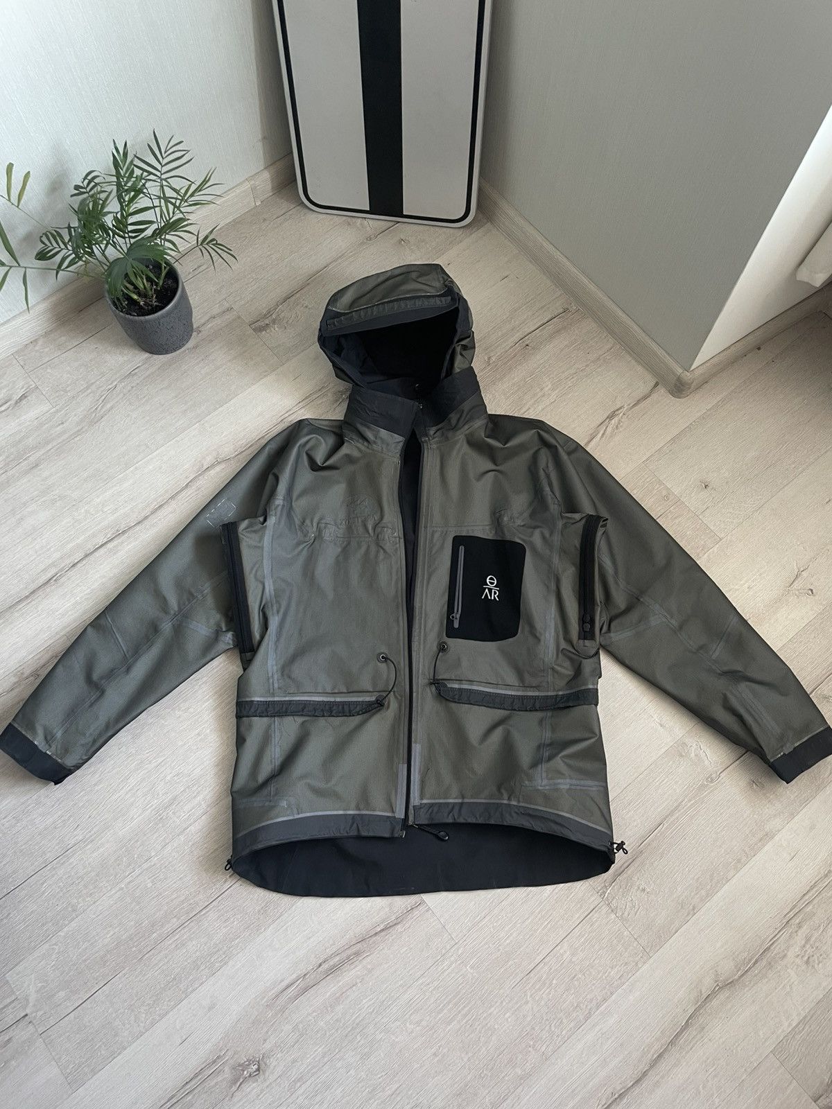 Arc'teryx Arc’teryx Theta AR GoreTex Pro Shell Jacket Vintage XCR Size US L / EU 52-54 / 3 - 15 Thumbnail