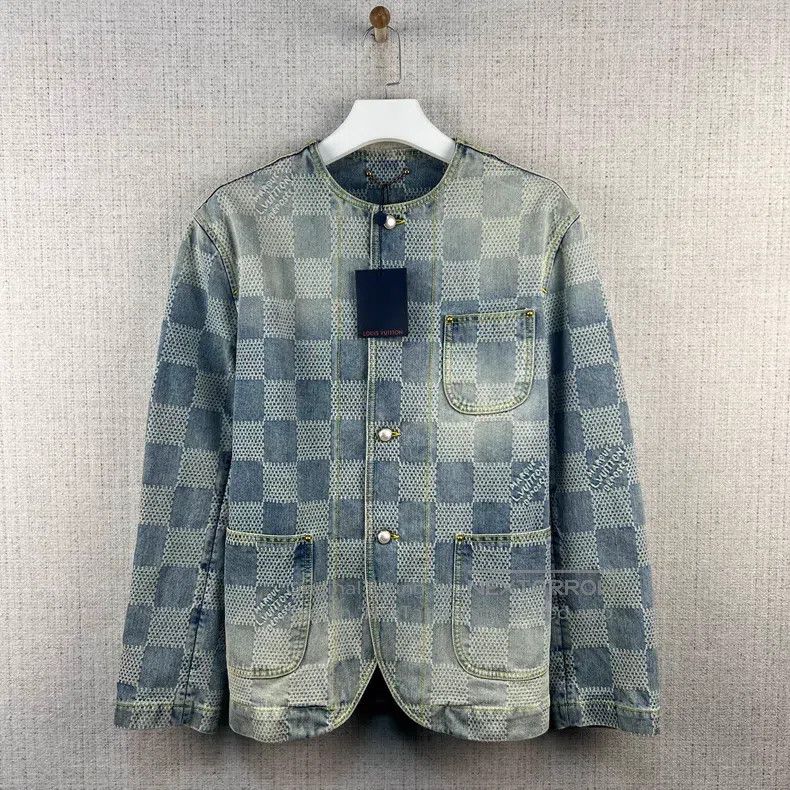 Louis Vuitton Louis Vuitton SS24 Plaid Full Print Crew Neck Single-Breas Size US S / EU 44-46 / 1 - 1 Thumbnail