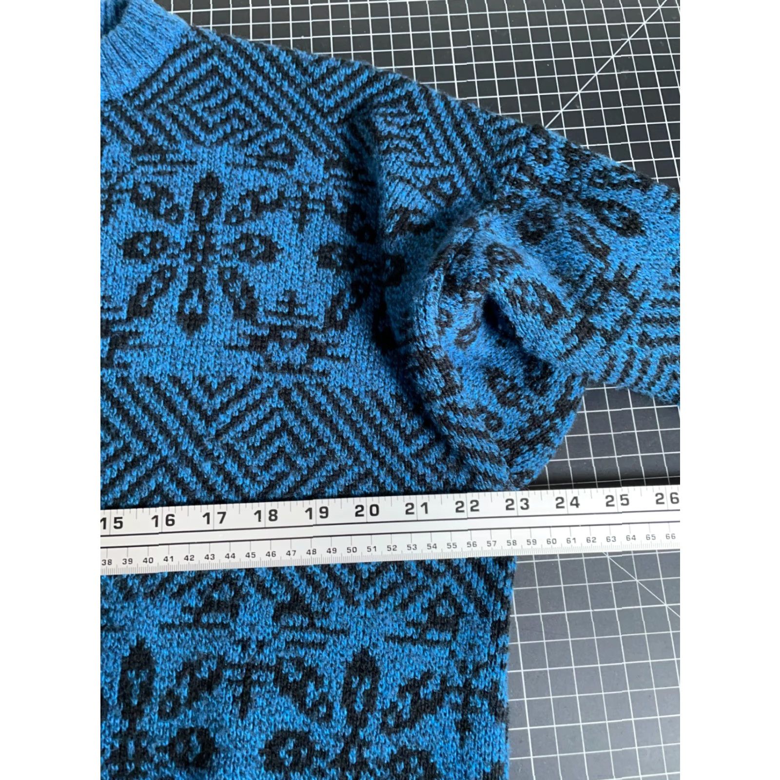 Vintage VINTAGE 90s Geometric Pattern Sweater Men's Large Blue Crewneck Italy Made Wool Blend Size US L / EU 52-54 / 3 - 5 Thumbnail