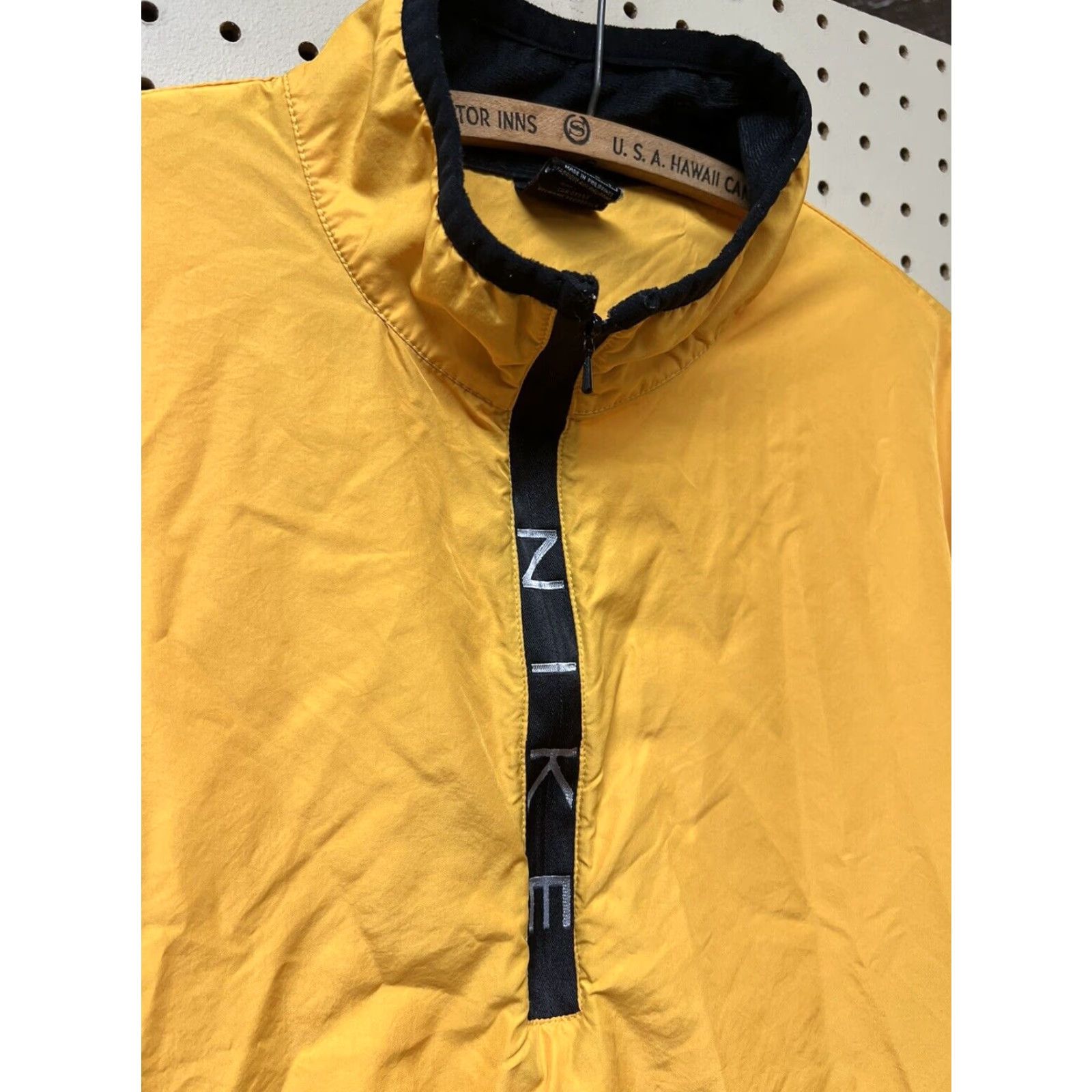 Nike VINTAGE Nike Jacket Mens Large Yellow Pullover Swoosh Windbreaker Lightweight Size US L / EU 52-54 / 3 - 2 Thumbnail