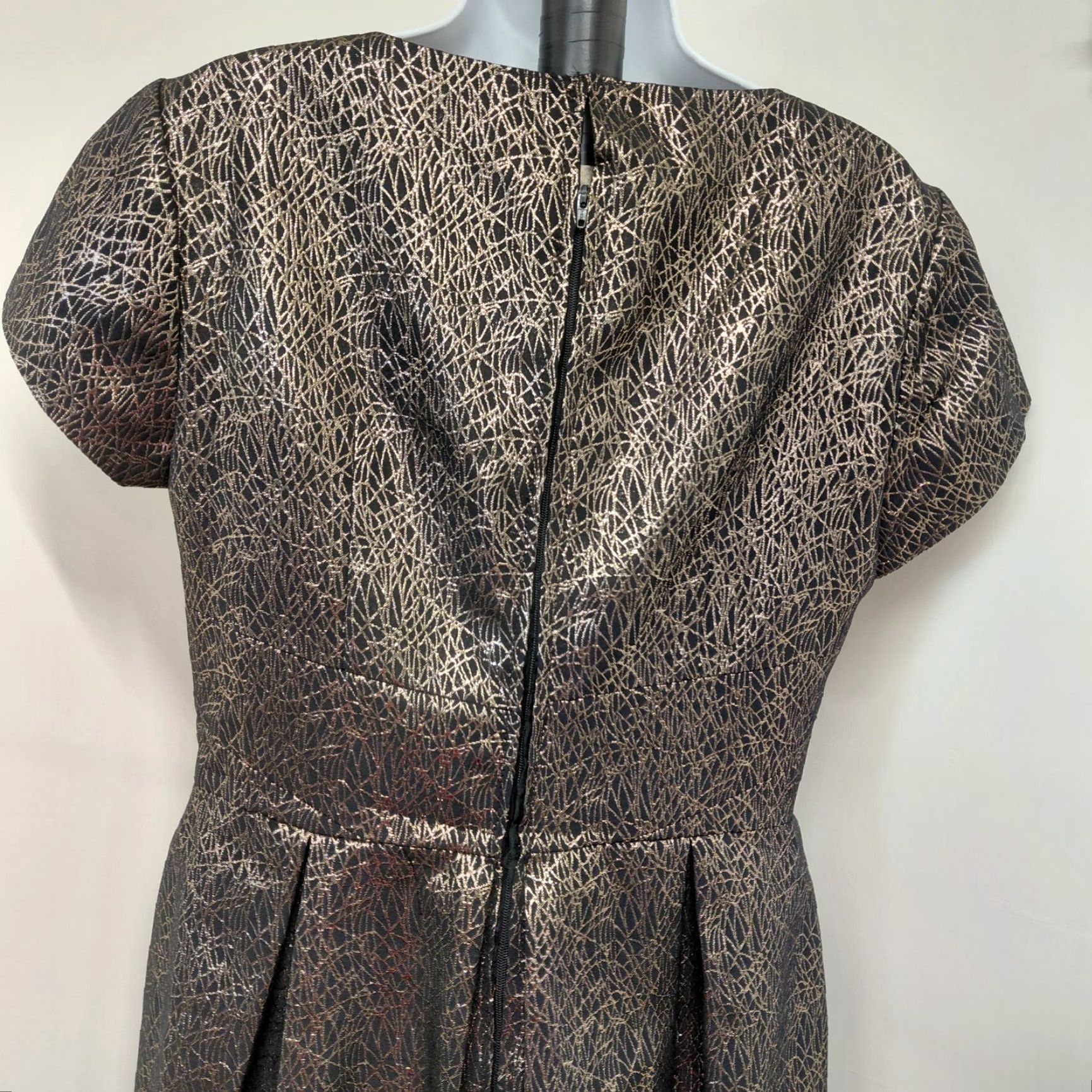 Vince Camuto Vince Camuto Dress Sz 10 Black Gold Cocktail Party Formal Knee Length Ful Skirt Size 32" / US 10 / IT 46 - 7 Thumbnail