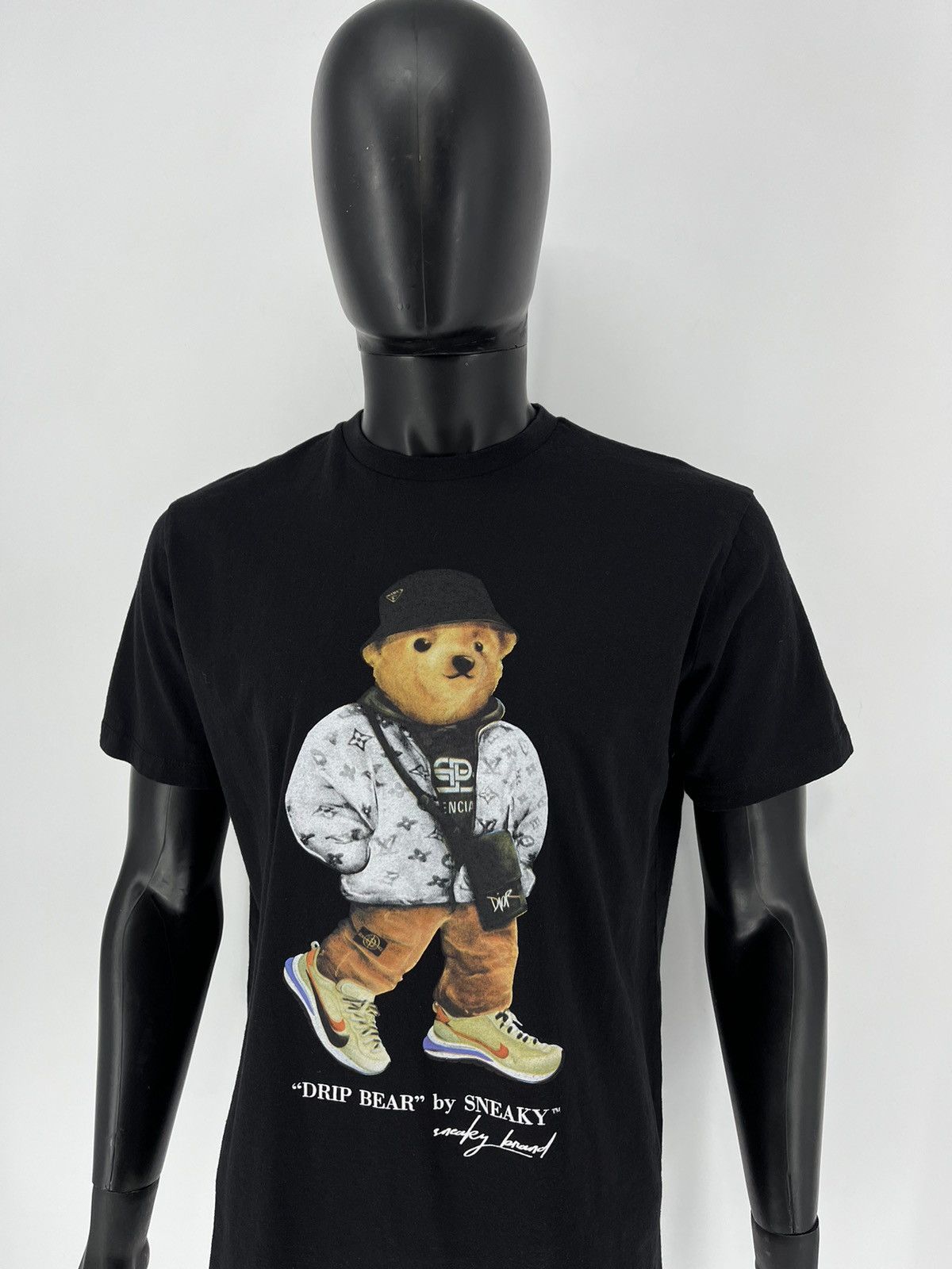 Japanese Brand T-shirt stylish bear, chic print, rare find Size US L / EU 52-54 / 3 - 6 Thumbnail