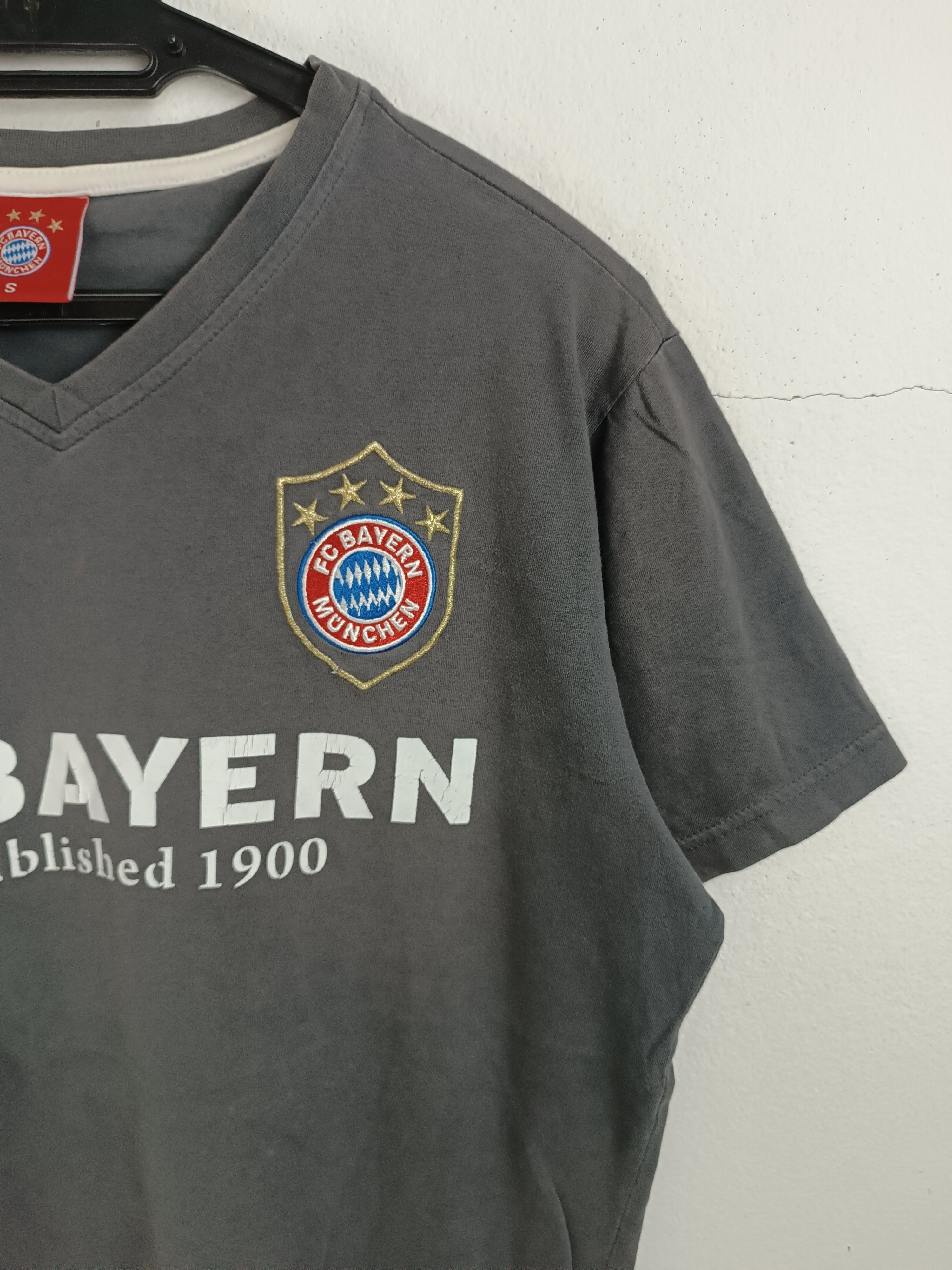 Vintage VINTAGE BAYERN MUNICH FCB FIFA SOCCER EPL VERY RARE Size US S / EU 44-46 / 1 - 6 Thumbnail