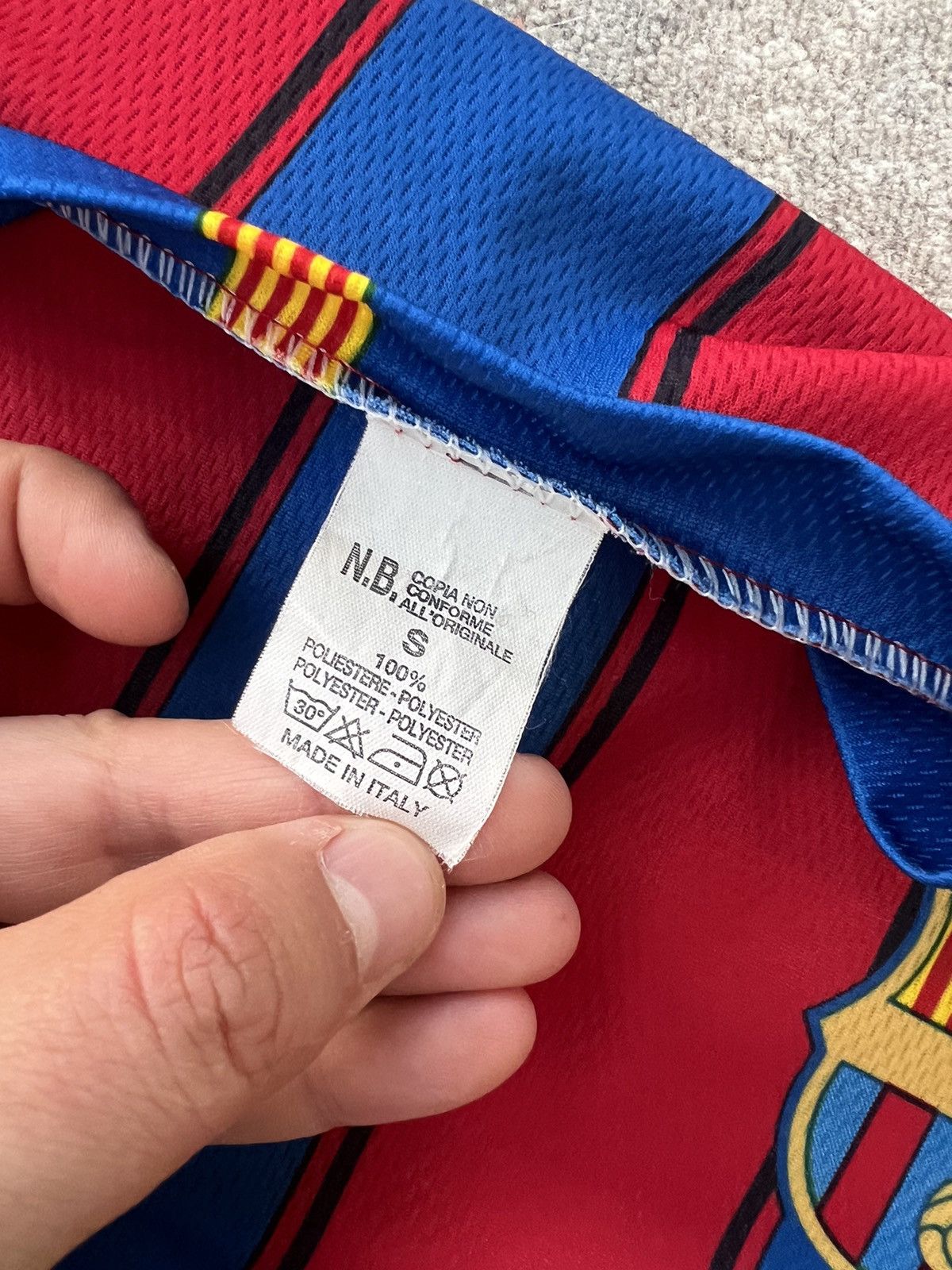 Vintage F.C. Barcelona Messi 10 Vintage Jersey Size US S / EU 44-46 / 1 - 2 Thumbnail