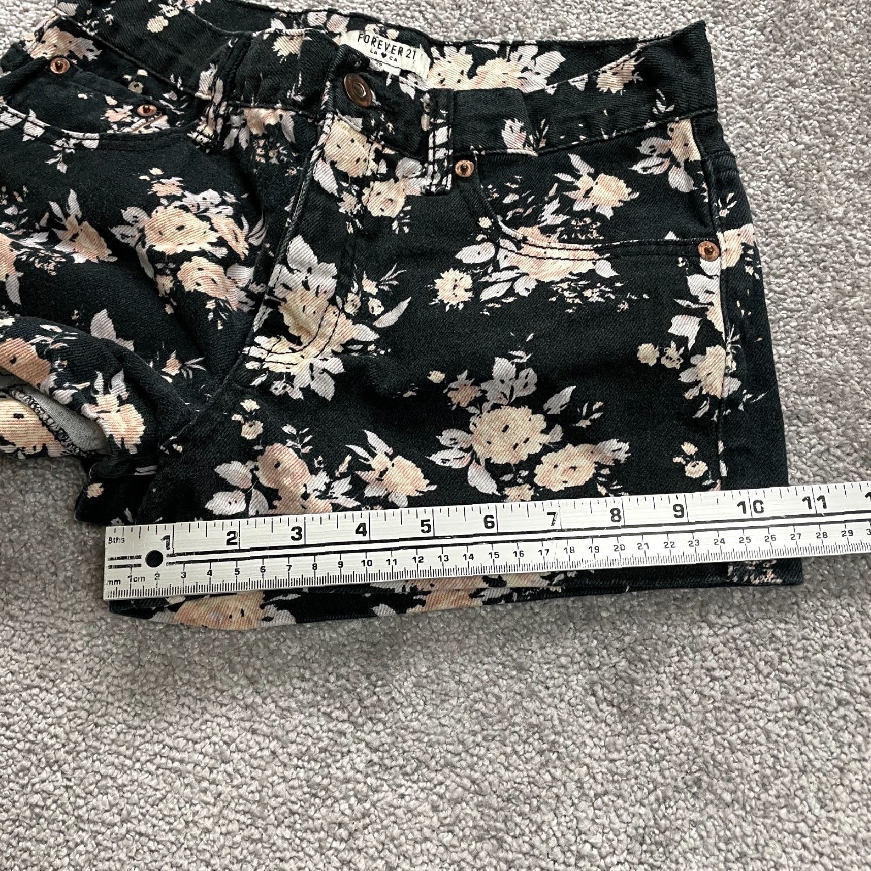 Forever 21 Forever 21 Floral Bermuda Shorts Womens 26 Multicolor Mid Rise Denim 5-Pocket Casual Size 26" / US 2 / IT 38 - 6 Thumbnail