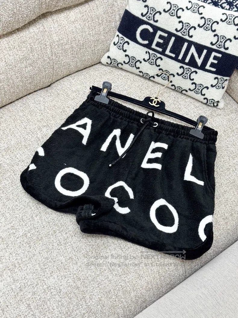 Chanel Chanel Beach series black white letter logo towel shorts Size 25" / US 0 / IT 36 - 1 Thumbnail