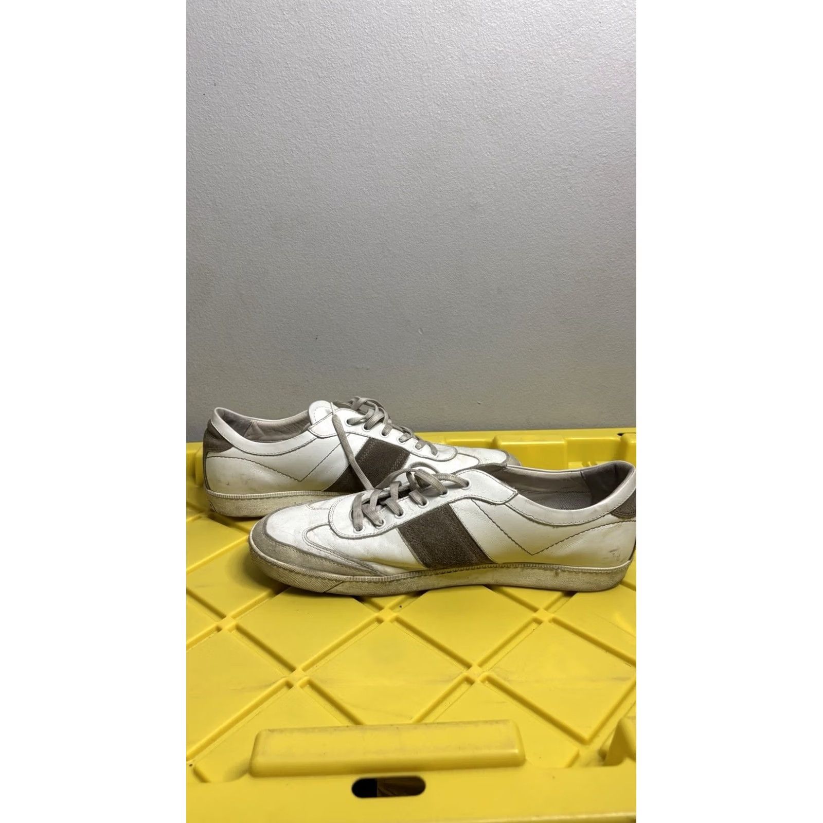 Vintage FERRAGAMO Men’s Achille Signature Leather Sneakers White Beige 11.5 M US S029 Size US 12 / EU 45 - 6 Thumbnail
