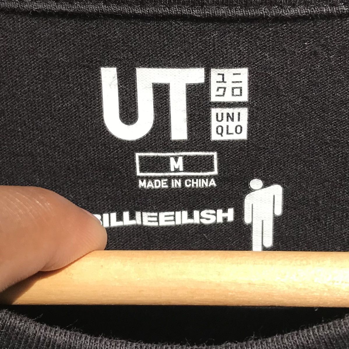 Billie Eilish × Uniqlo Billie Eilish American Singer Songwriter Tee Size US M / EU 48-50 / 2 - 8 Thumbnail