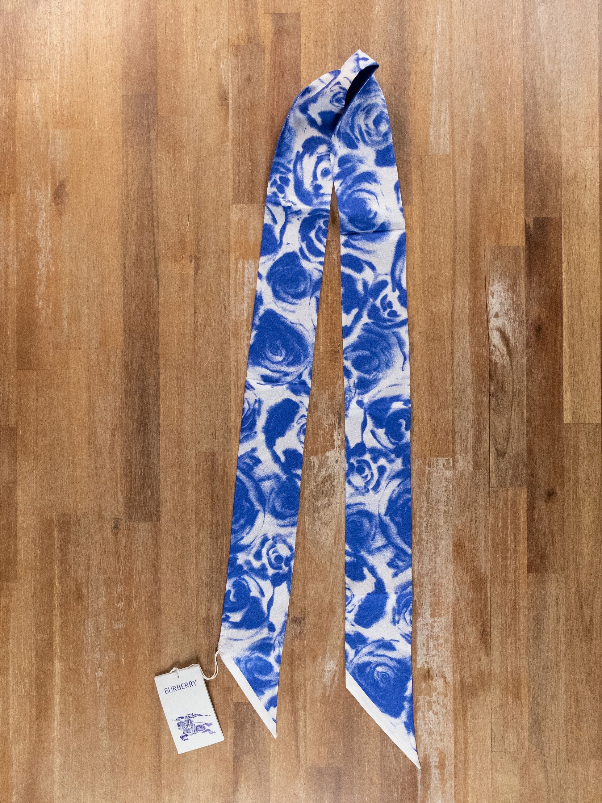 Burberry BURBERRY blue white rose logo print reversible silk scarf Size ONE SIZE - 4 Thumbnail