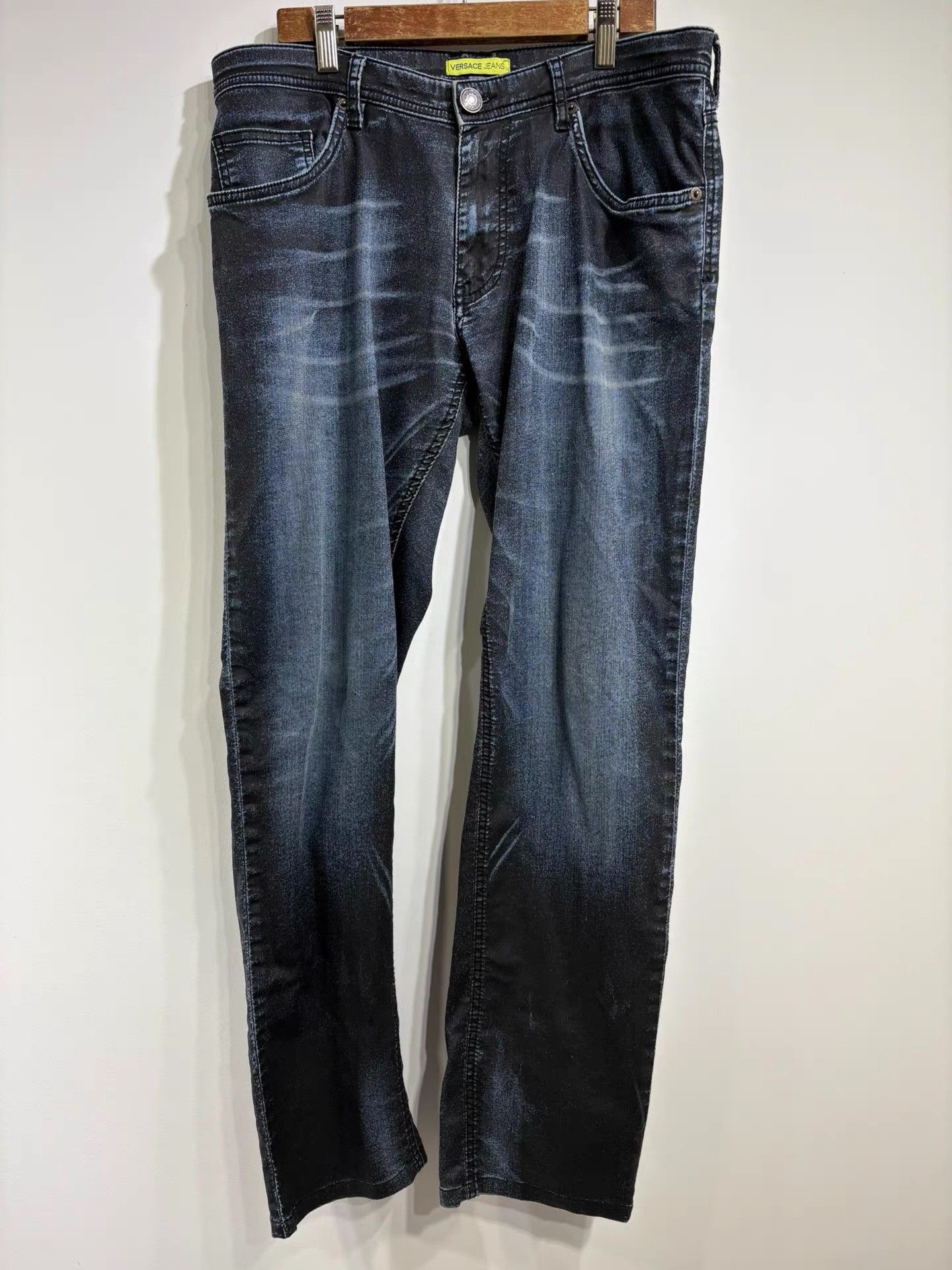 Versace Versace Men's Thin Jeans K29 Size US 34 / EU 50 - 1 Thumbnail