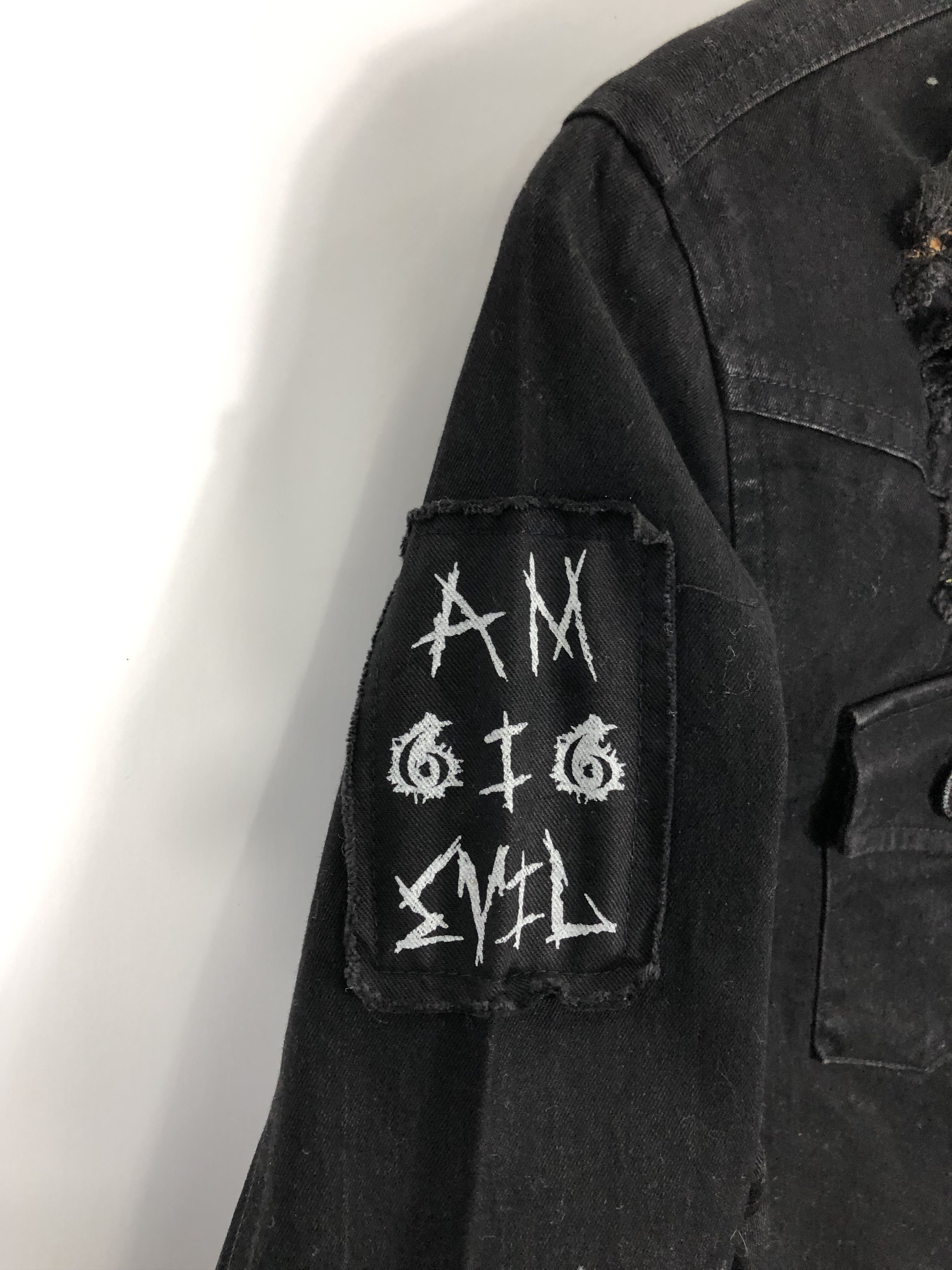 Band Tees Vintage Distressed Def Leppard Denim Jacket Punk Style J0562 Size US S / EU 44-46 / 1 - 11 Thumbnail