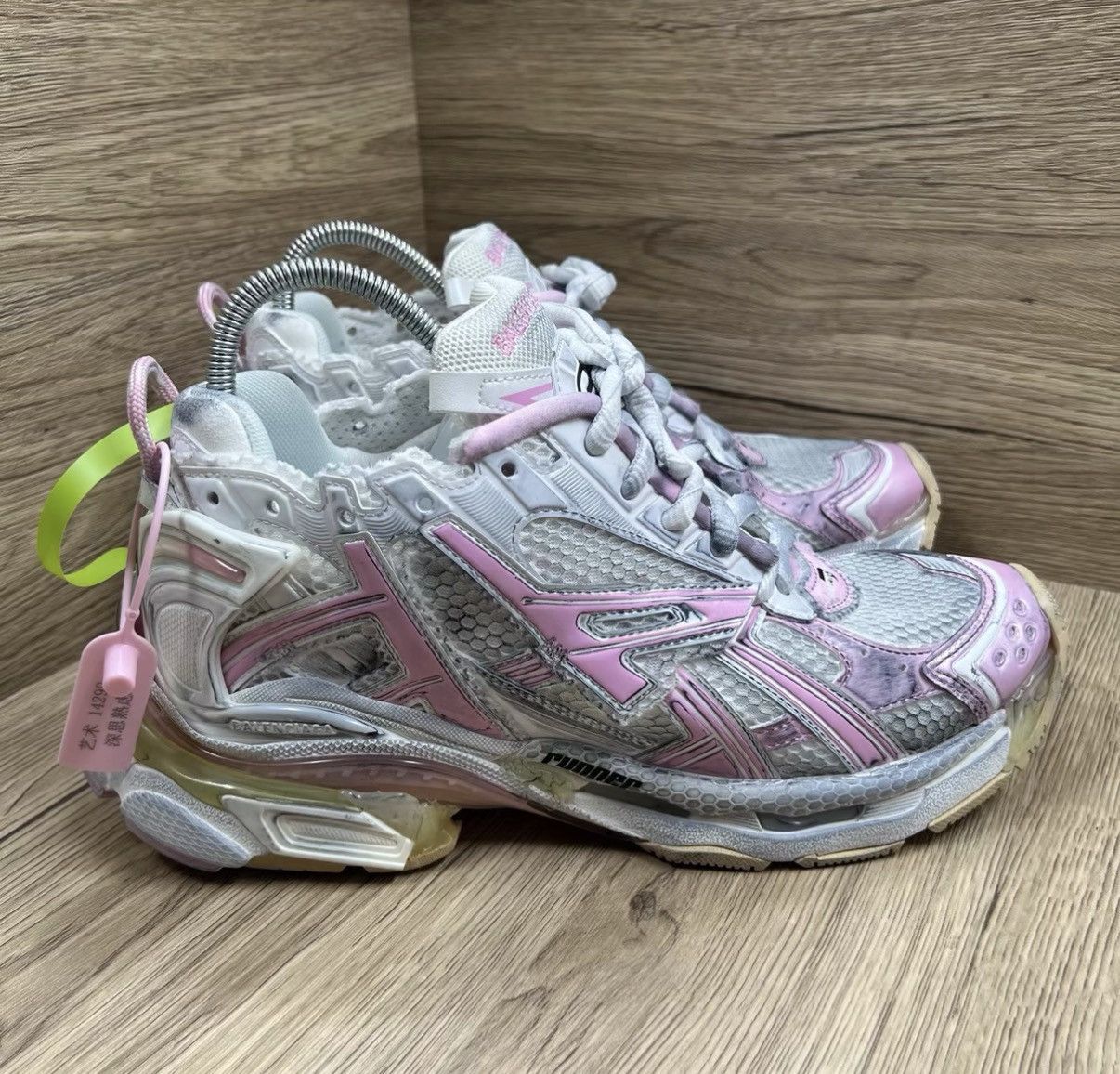 Balenciaga Balenciaga Runner Pink & White Vintage Dad Sneakers J41 Size US 10 / IT 40 - 4 Thumbnail
