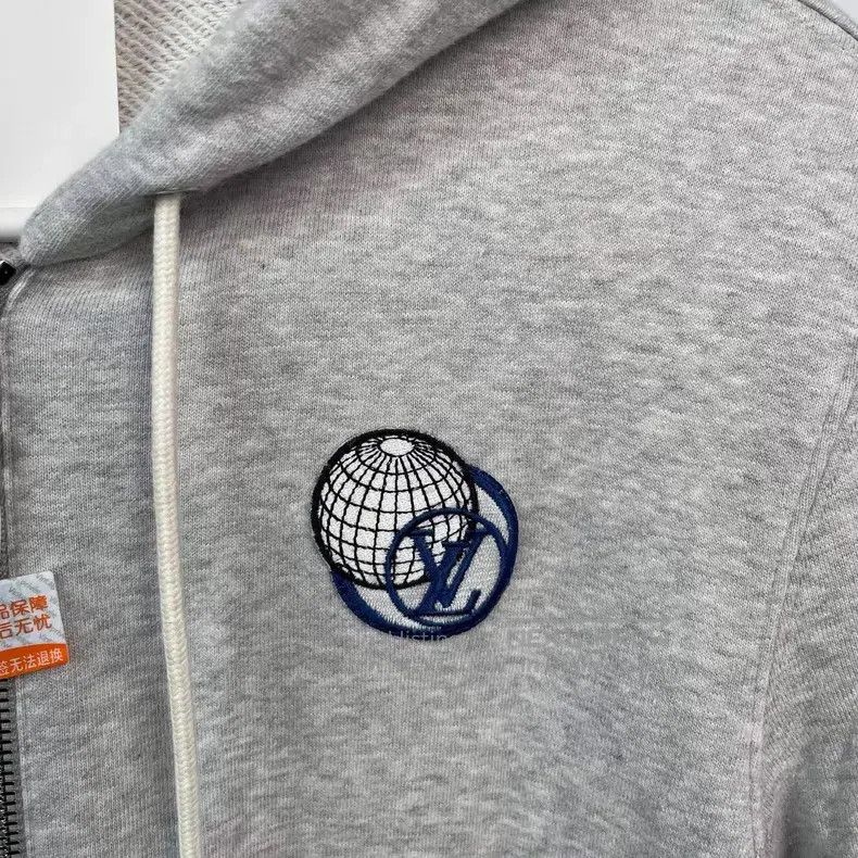 Louis Vuitton Louis Vuitton Grey cotton globe logo zip-up hoodie Size US M / EU 48-50 / 2 - 3 Thumbnail