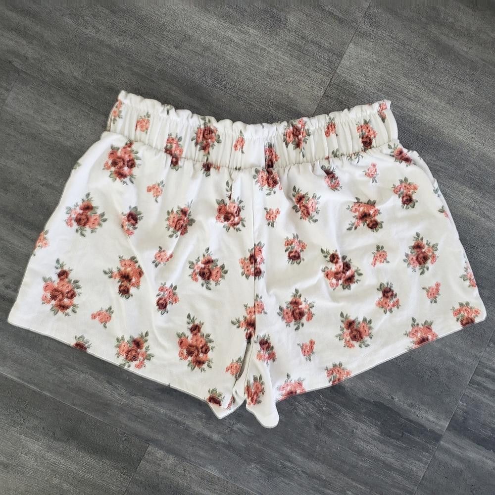 rue21 White Floral Rue21 High Waisted Short Size 32" / US 10 / IT 46 - 2 Thumbnail