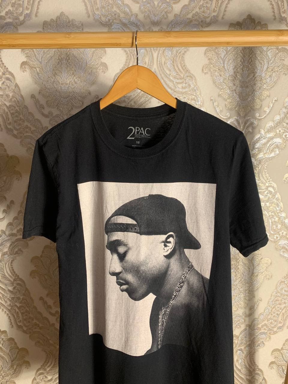 Band Tees VINTAGE 2PAC TUPAC SHAKUR RAP T-SHIRT BIG LOGO RETRO Y2K 90s Size US S / EU 44-46 / 1 - 2 Thumbnail