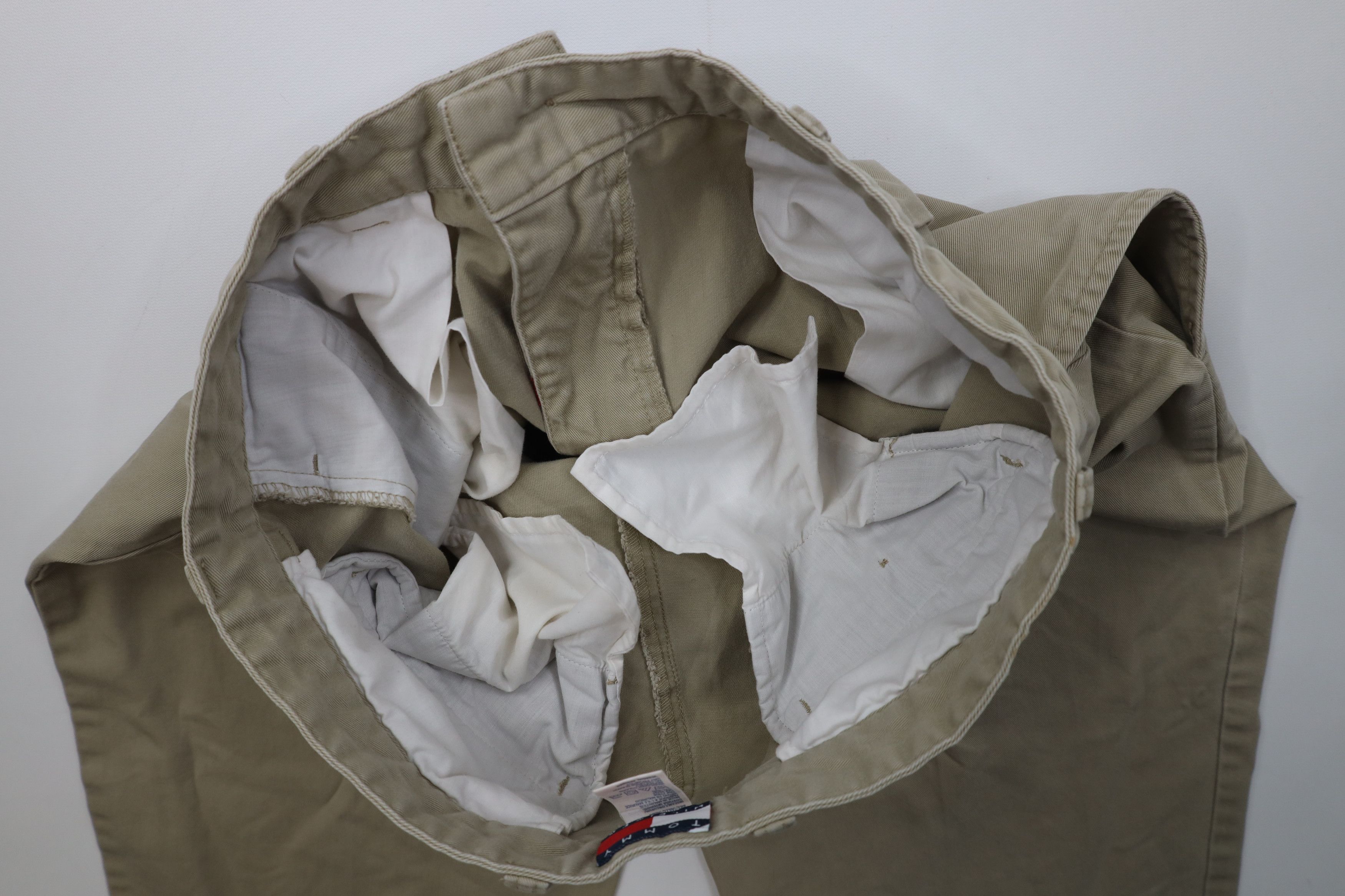 Tommy Hilfiger Vintage 90s Tommy Hilfiger Wide Leg Chino Pants Khaki Beige Size US 32 / EU 48 - 9 Thumbnail