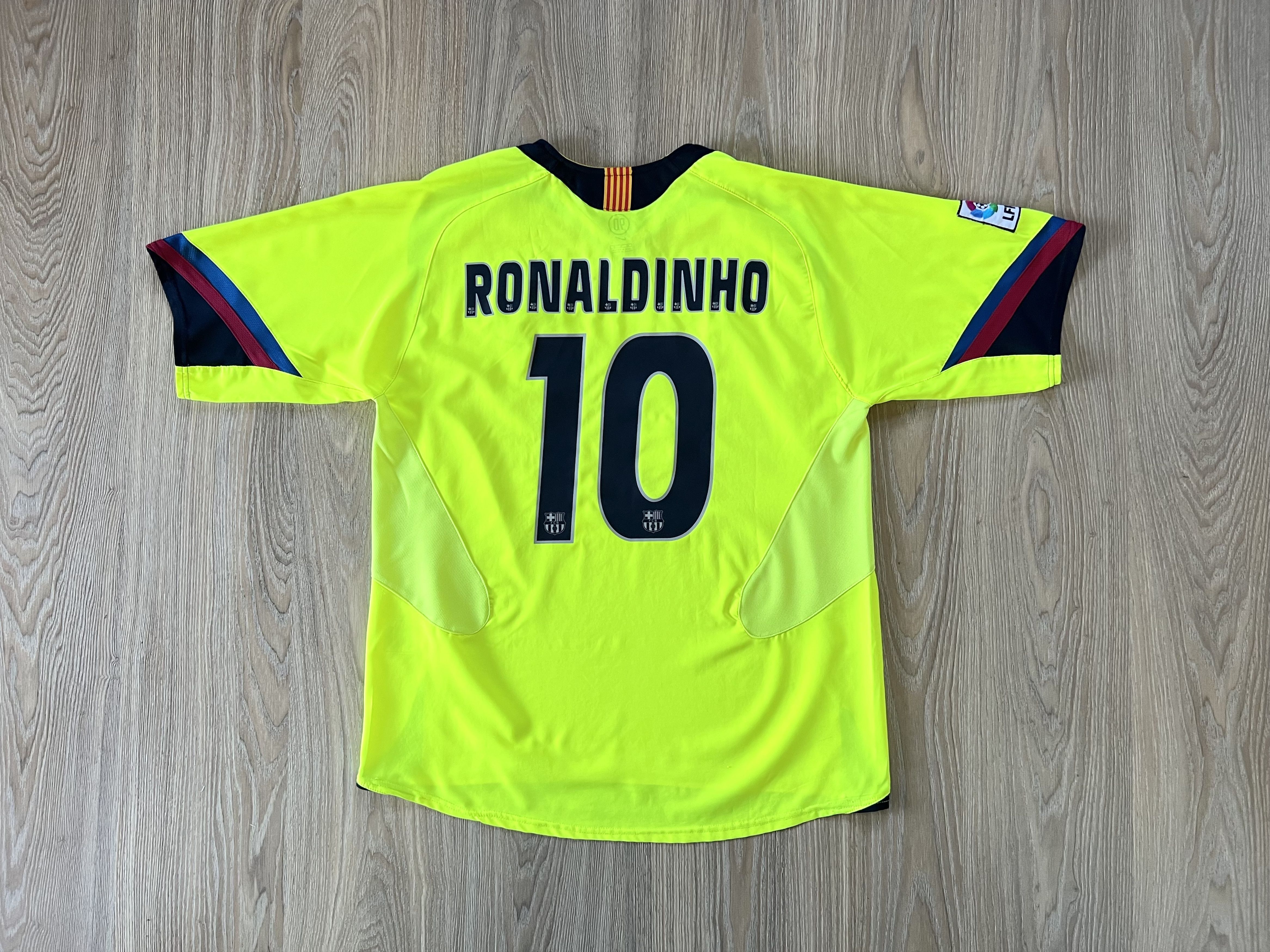 Nike Nike Barcelona Away Jersey Ronaldinho #10 2005-2006 Size US XL / EU 56 / 4 - 2 Thumbnail