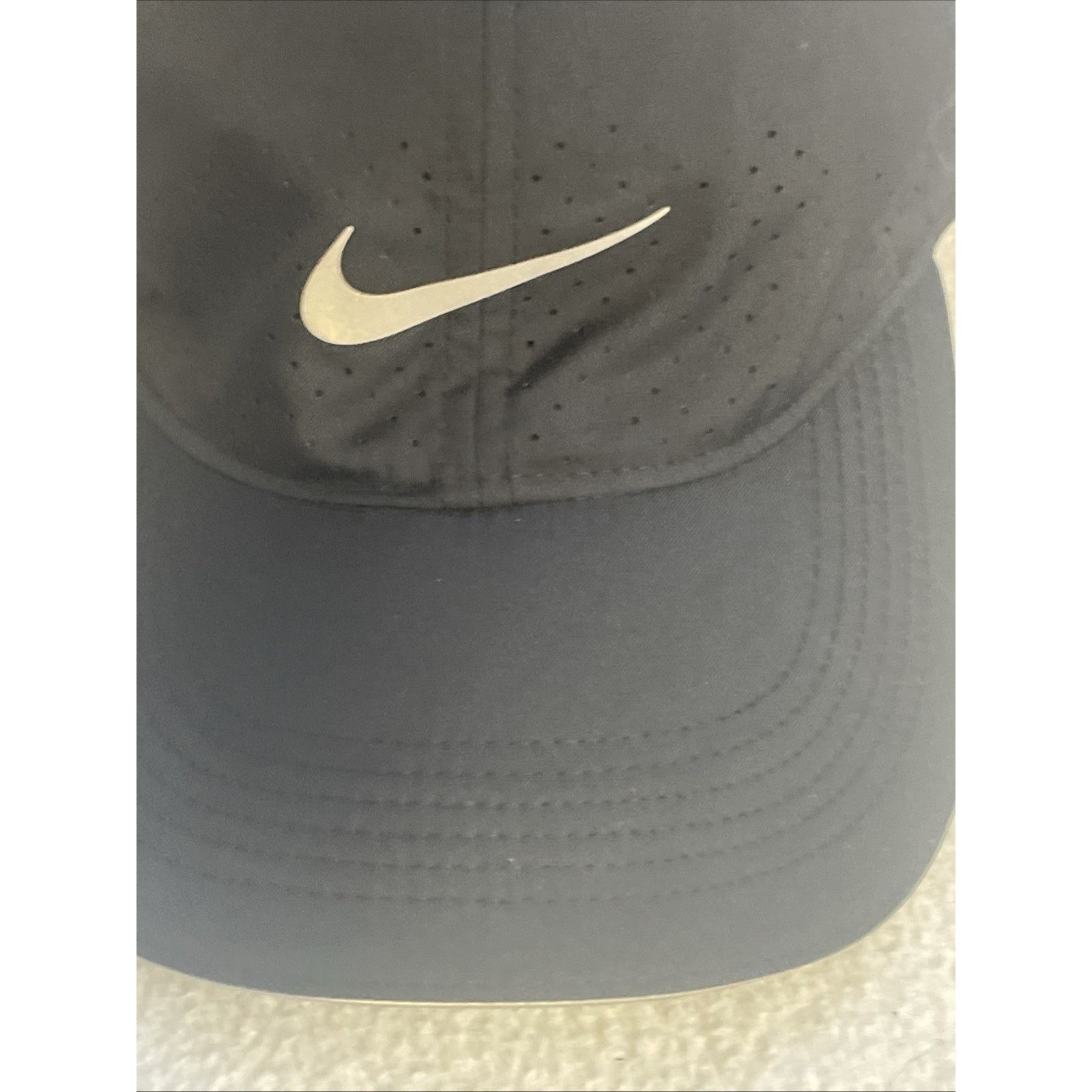 Nike NEW Nike Adult Reflective Featherlight Run/Tennis/Golf Hat Size ONE SIZE - 4 Thumbnail