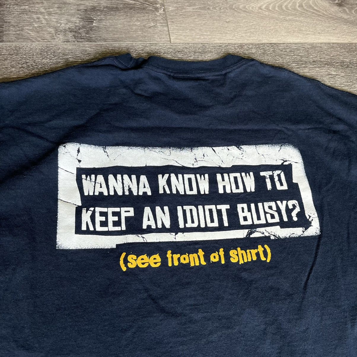 Vintage Vintage 2000s Wanna Know How To Keep An Idiot Busy Humor Tee Size US L / EU 52-54 / 3 - 2 Thumbnail