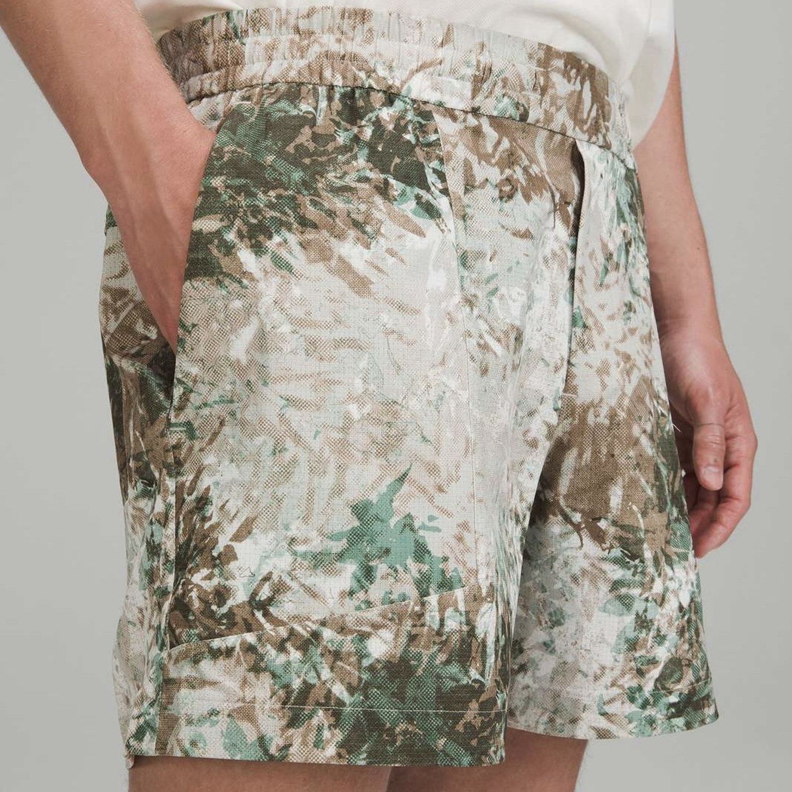 Lululemon LuluLemon Bowline Shorts 5” Inseam White Green Size Small Size US 30 / EU 46 - 1 Thumbnail