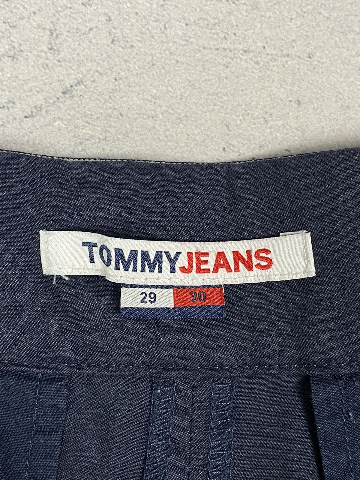 Tommy Hilfiger Tommy Hilfiger Casual Pants Size W29 L 30 Size US 30 / EU 46 - 10 Thumbnail