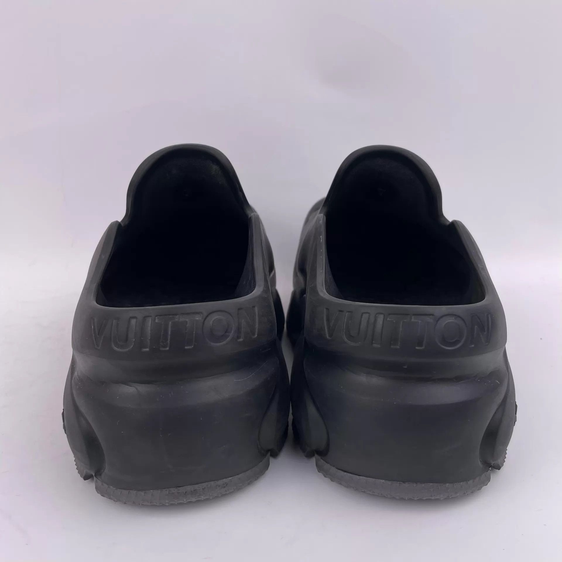 Louis Vuitton LV Black Slides US 7 Size US 7 / EU 40 - 8 Thumbnail