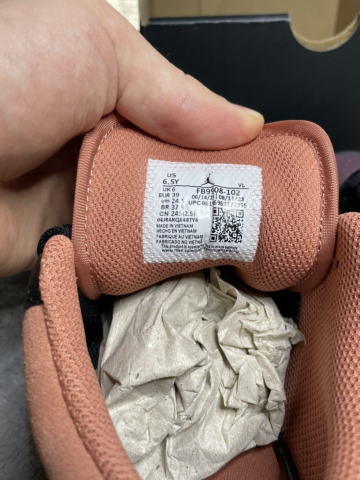 Nike AIR JORDAN 1 LOW SE (GS) Size US 6.5 / EU 39-40 - 7 Thumbnail