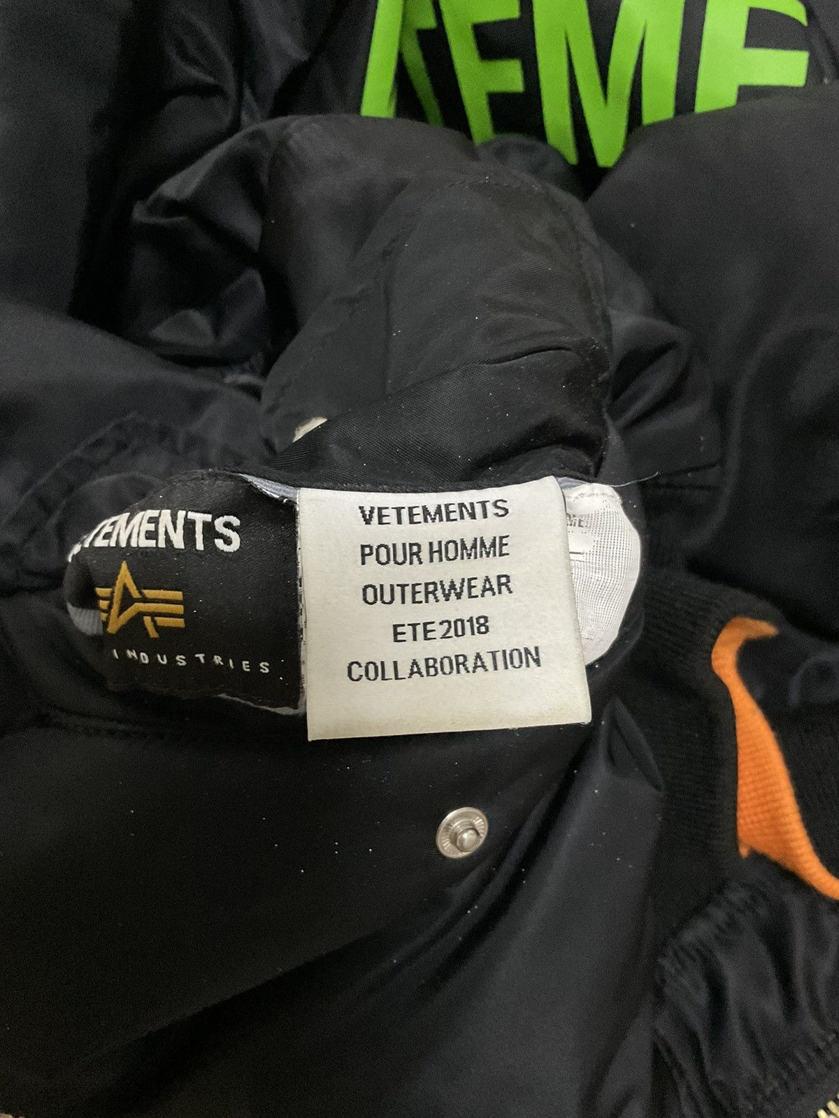 Vetements Vetements x alpha industry emoji buttons reversible bomber Size US XS / EU 42 / 0 - 3 Thumbnail