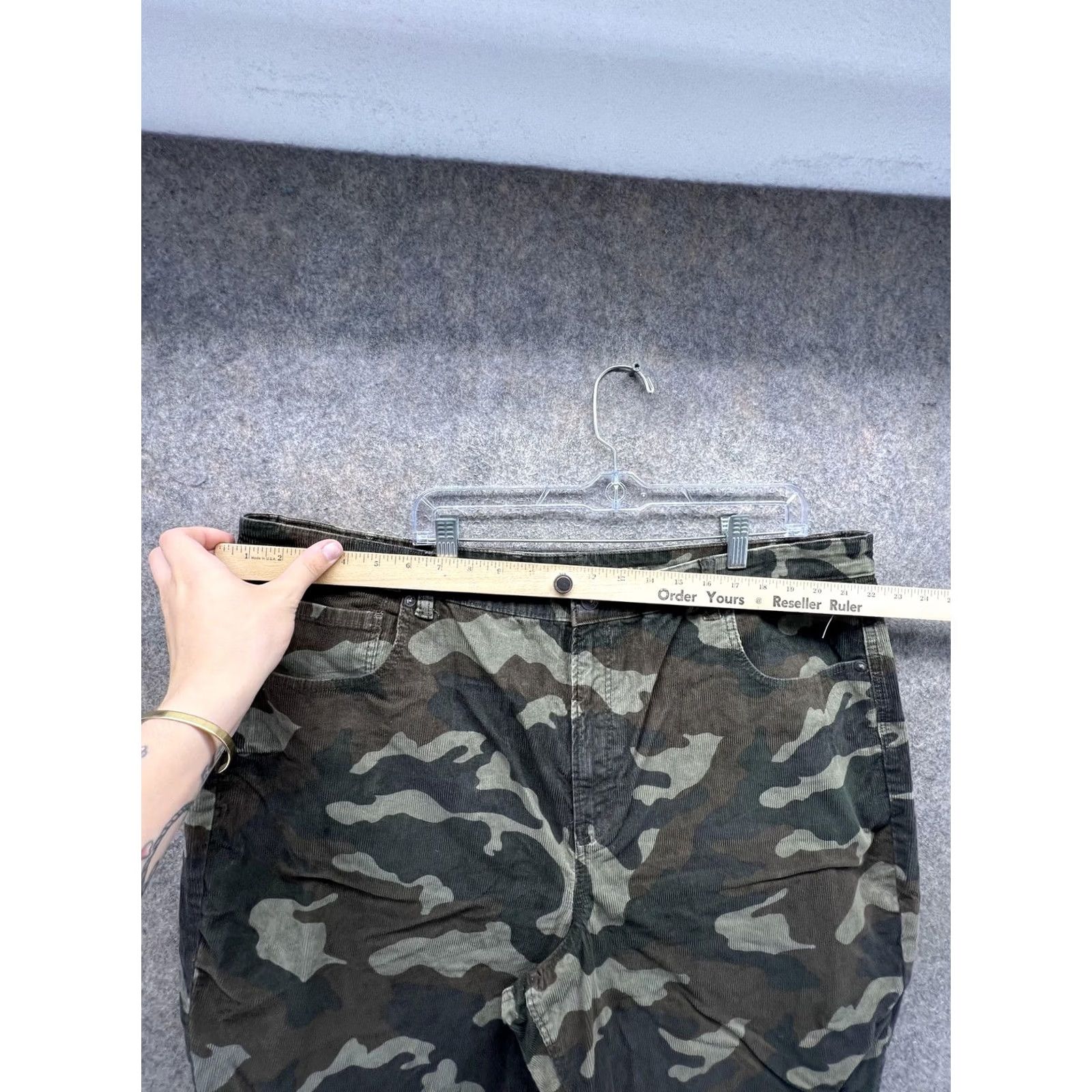 American Eagle Outfitters VINTAGE American Eagle Outfitters Pants Womens 24 Camo Corduroy Straight Leg Chino Size 42" / US 20 - 3 Thumbnail