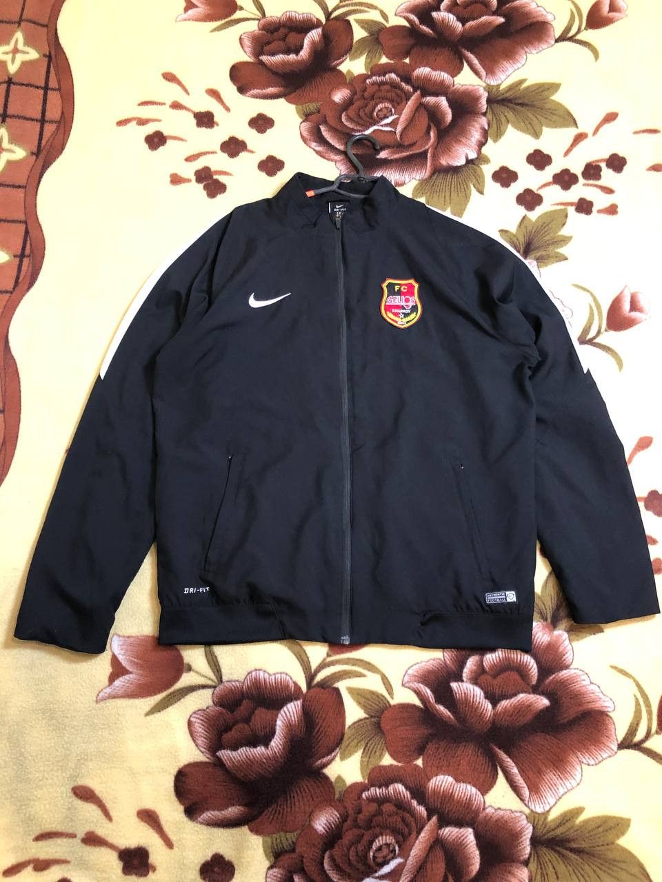 Nike Vintage 80s Nike Embroidered Windbreaker Jacket Men's Size US XL / EU 56 / 4 - 1 Thumbnail