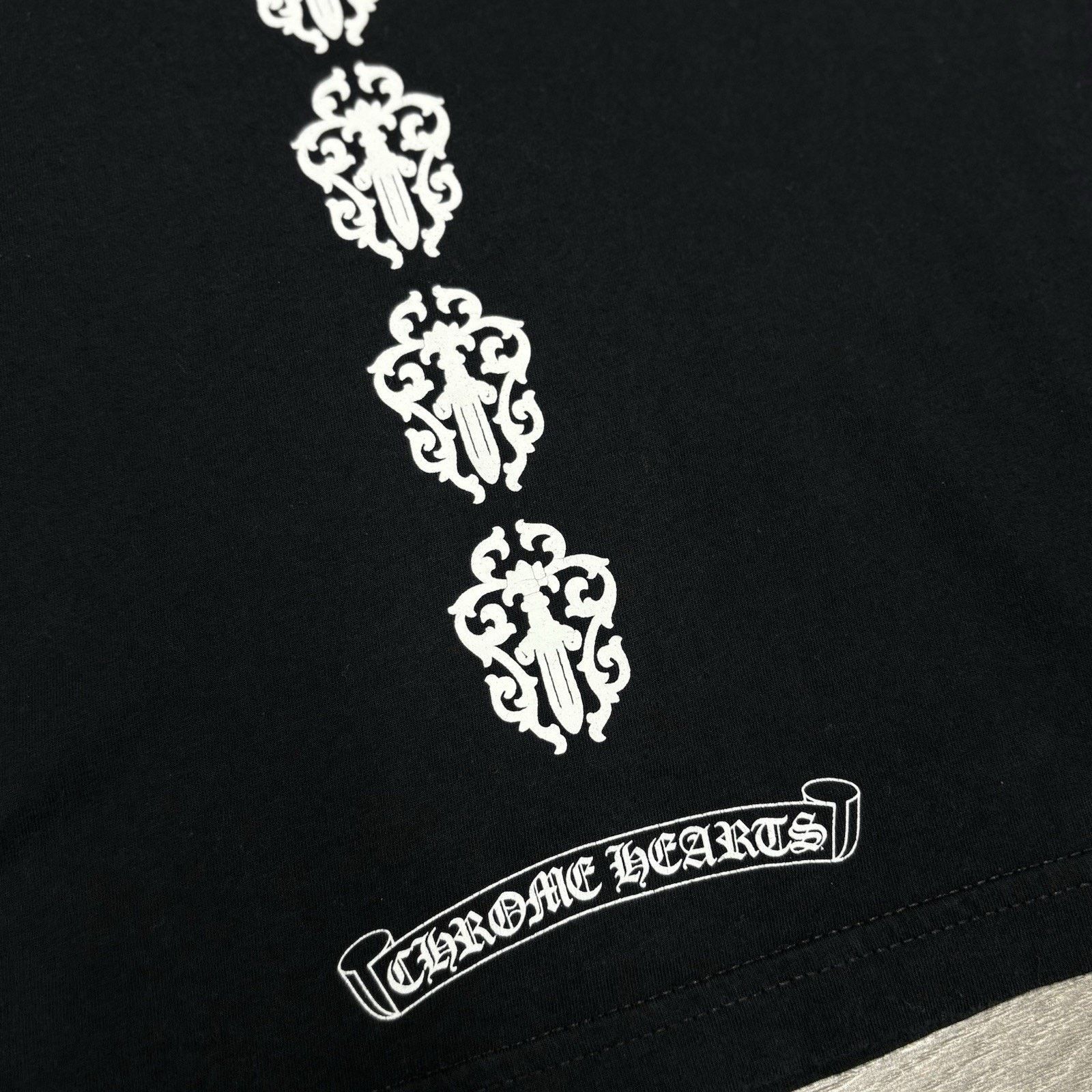 Chrome Hearts Chrome Hearts Dagger & Vine Spine Long Sleeve | SUPER CLEAN! Size US S / EU 44-46 / 1 - 5 Thumbnail