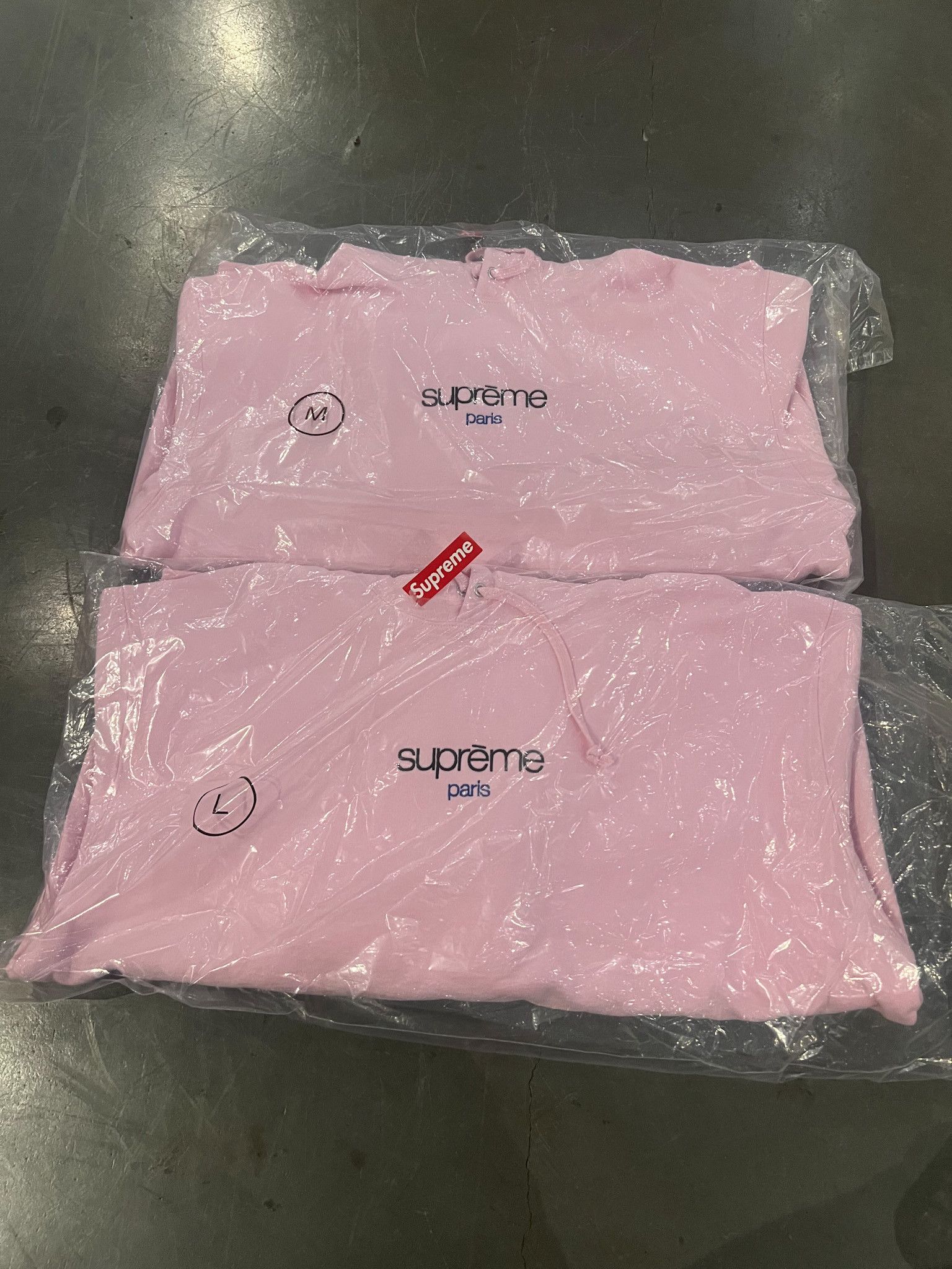 Supreme Supreme Paris Shop Hoodie Light Pink • L Size US L / EU 52-54 / 3 - 2 Thumbnail