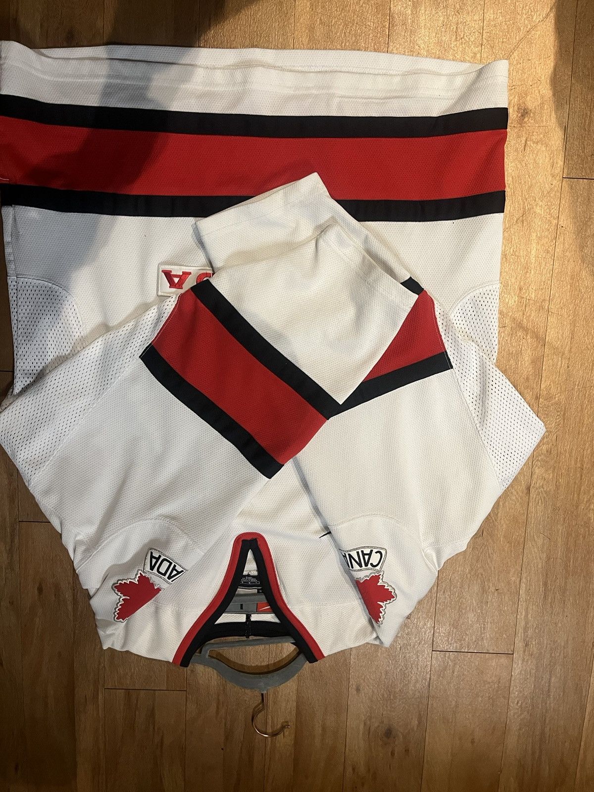 Nike Canada hockey jersey Size US L / EU 52-54 / 3 - 5 Thumbnail