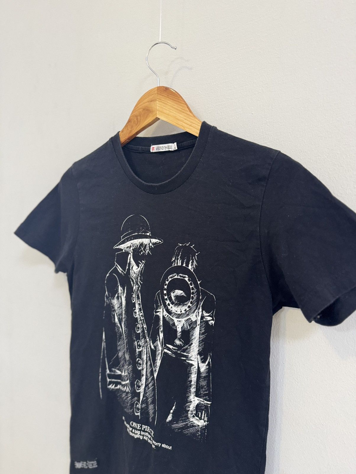 Anime × One Piece × Uniqlo Very crazy Anime One Piece Black Tee Size US S / EU 44-46 / 1 - 2 Thumbnail
