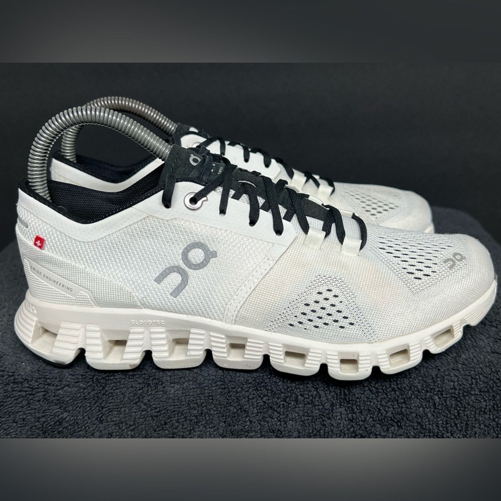 On On Cloud X Womens Running Shoes White/Black SIZE 6.5 EUC Size US 6.5 / IT 36.5 - 2 Thumbnail