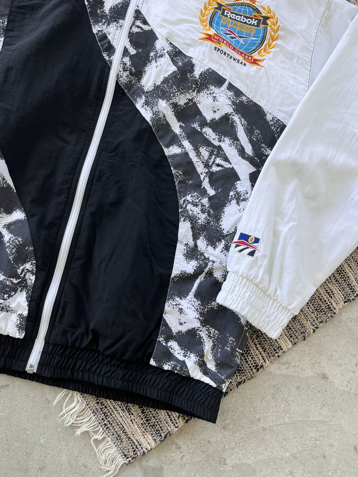 Reebok Reebok Track Jacket Black White Retro logo Sportswear Y2K Size US L / EU 52-54 / 3 - 8 Thumbnail