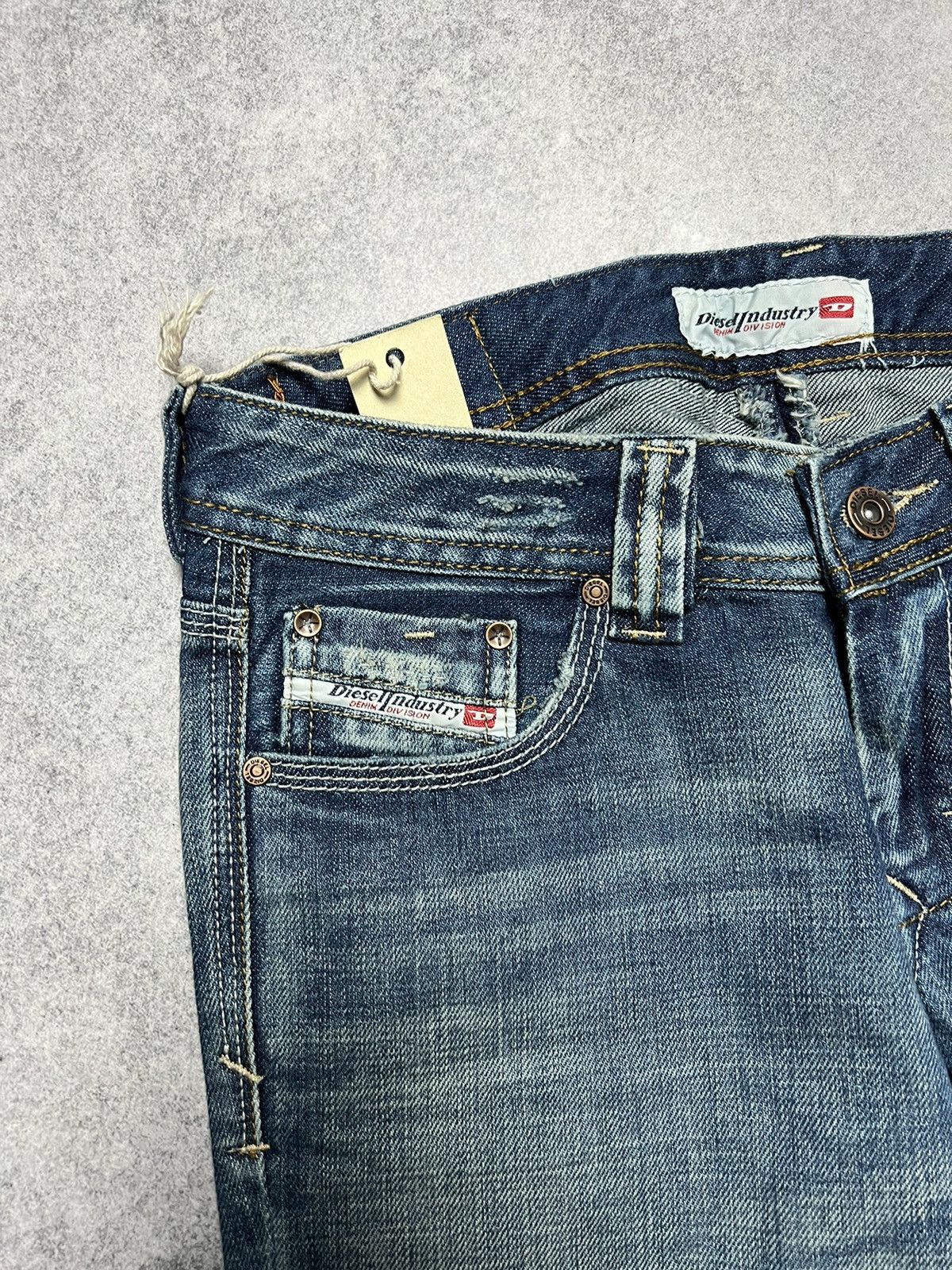 Diesel Vintage Diesel Dragon Faded Distressed Grunge Y2K Jeans Size 26" / US 2 / IT 38 - 7 Thumbnail