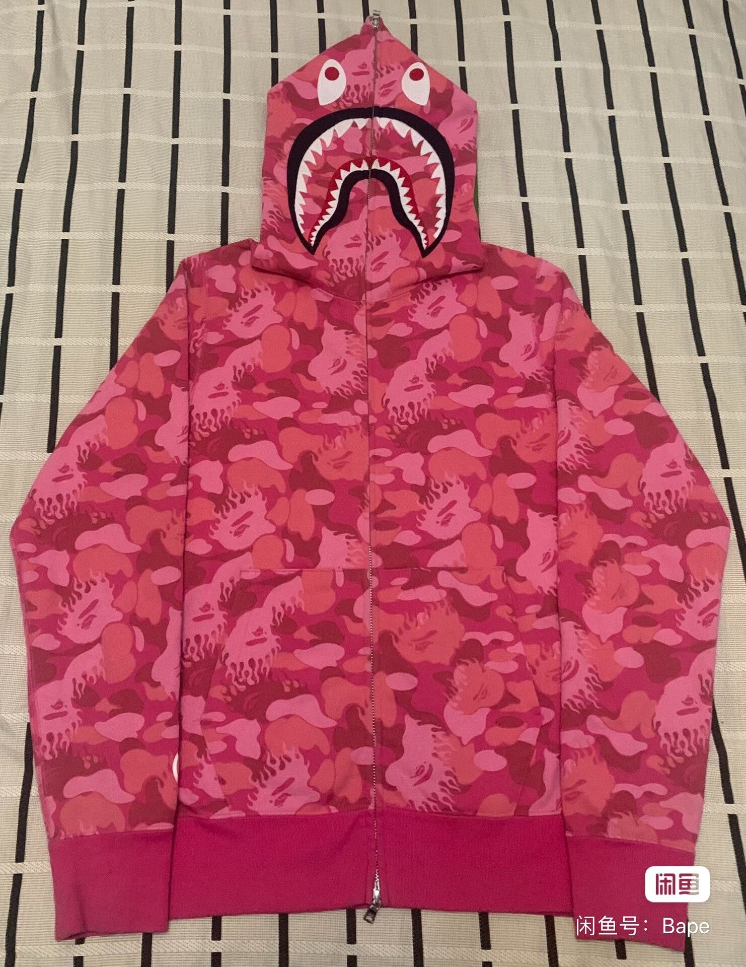 Bape Bape Shark Camo Red Light Jacket M Men Size US M / EU 48-50 / 2 - 1 Thumbnail