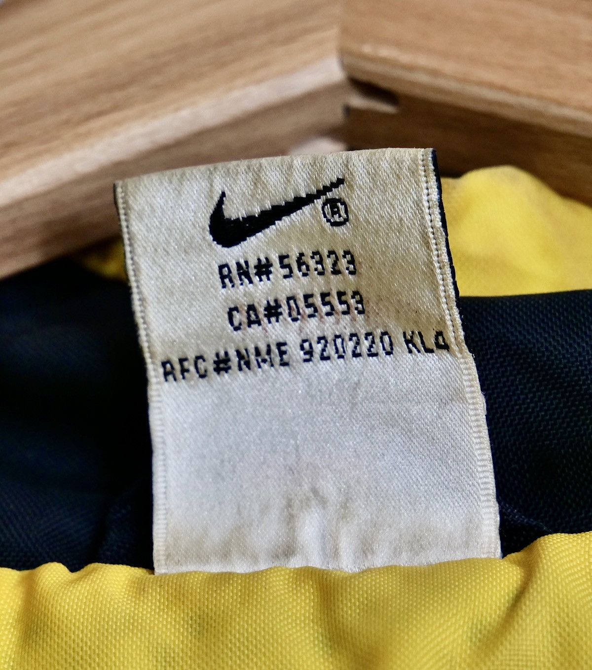 Vintage 🖤💛 Vintage 90s Nike Logo Embroidery Windbreaker Jacket Size US L / EU 52-54 / 3 - 9 Thumbnail