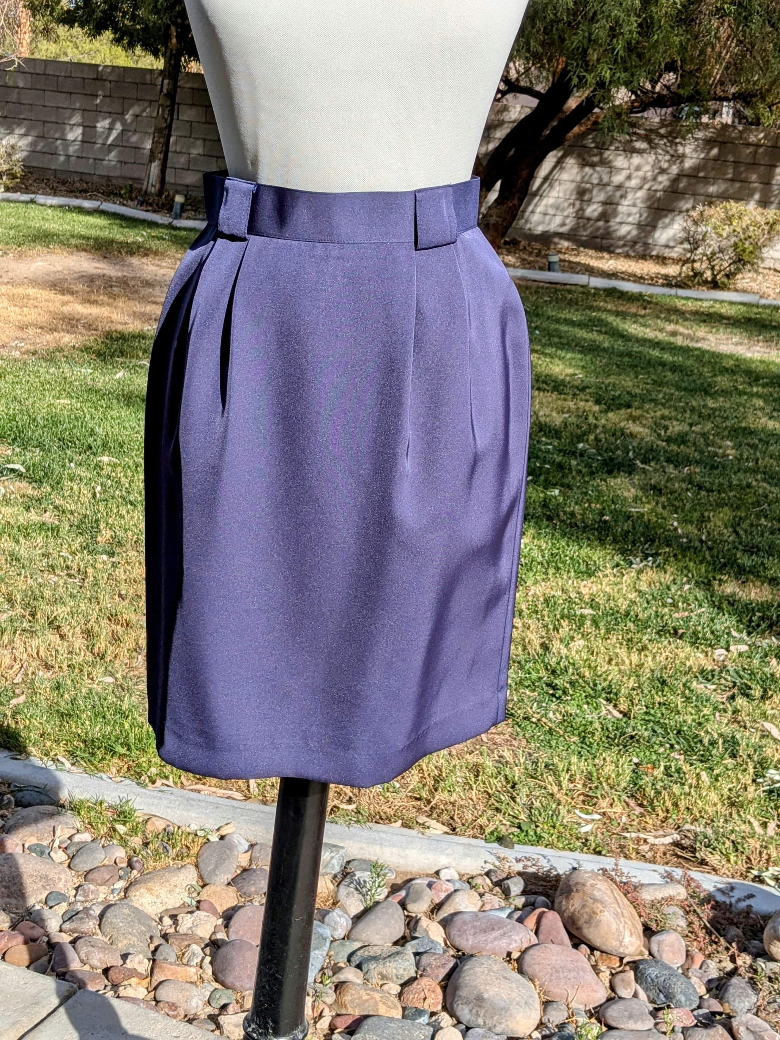 Vintage Petite Vintage Ohkura Tokyo Midi A-Line Smooth 1980s Skirt Size 27" / US 4 / IT 40 - 2 Thumbnail