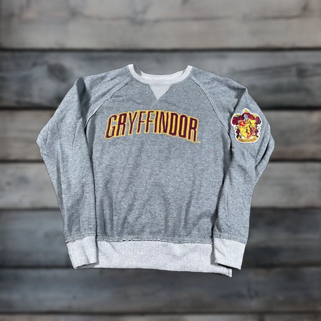 Vintage Harry Potter Sweatshirt Women's Medium Gray Embroidered Gryffindor Crewneck Size M / US 6-8 / IT 42-44 - 1 Thumbnail