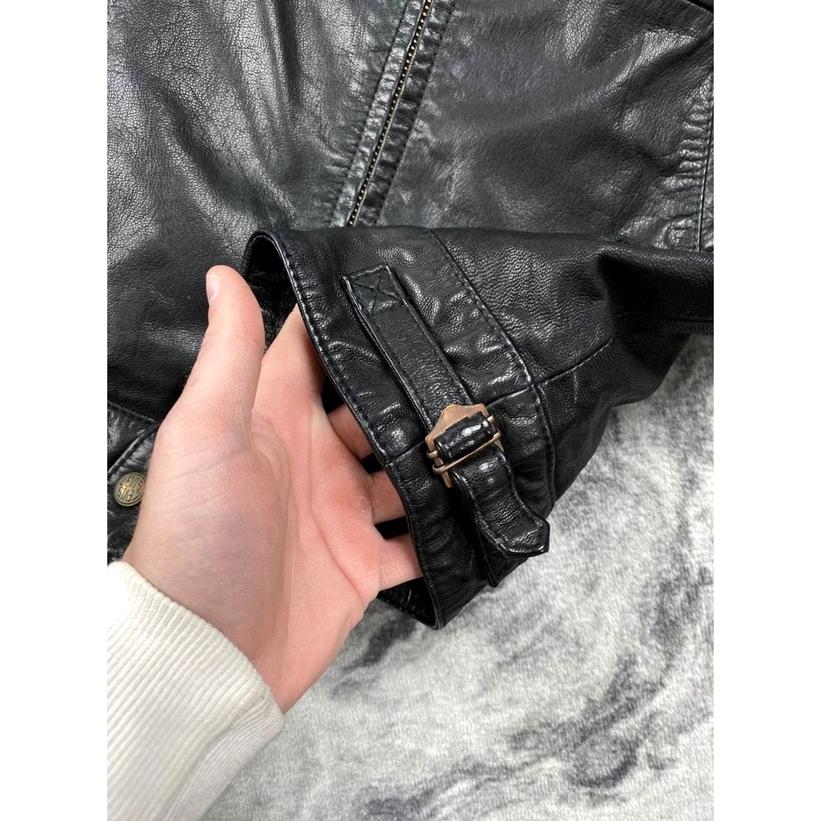 Levi's VINTAGE Levi's Leather Jacket Men S Black Zip Biker Mid-Length 00s Casual Winter Fall 51 Chest 67 Length 47.5 Shoulders 65.5 Sleeve Regular Size US S / EU 44-46 / 1 - 6 Thumbnail