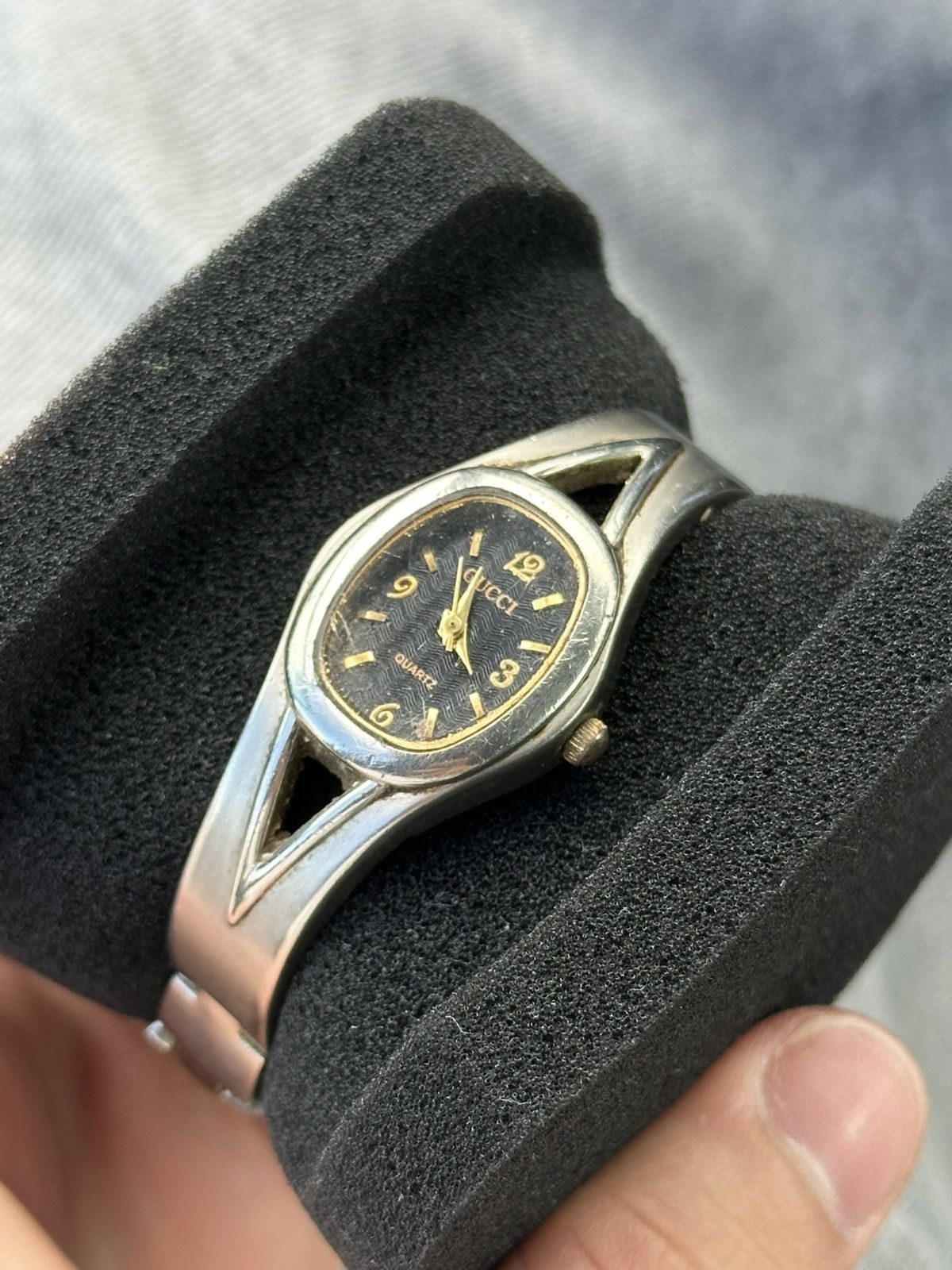 Gucci Vintage 90s Gucci Dress Wrist Watch Swiss Made Quartz Woman Size ONE SIZE - 8 Thumbnail