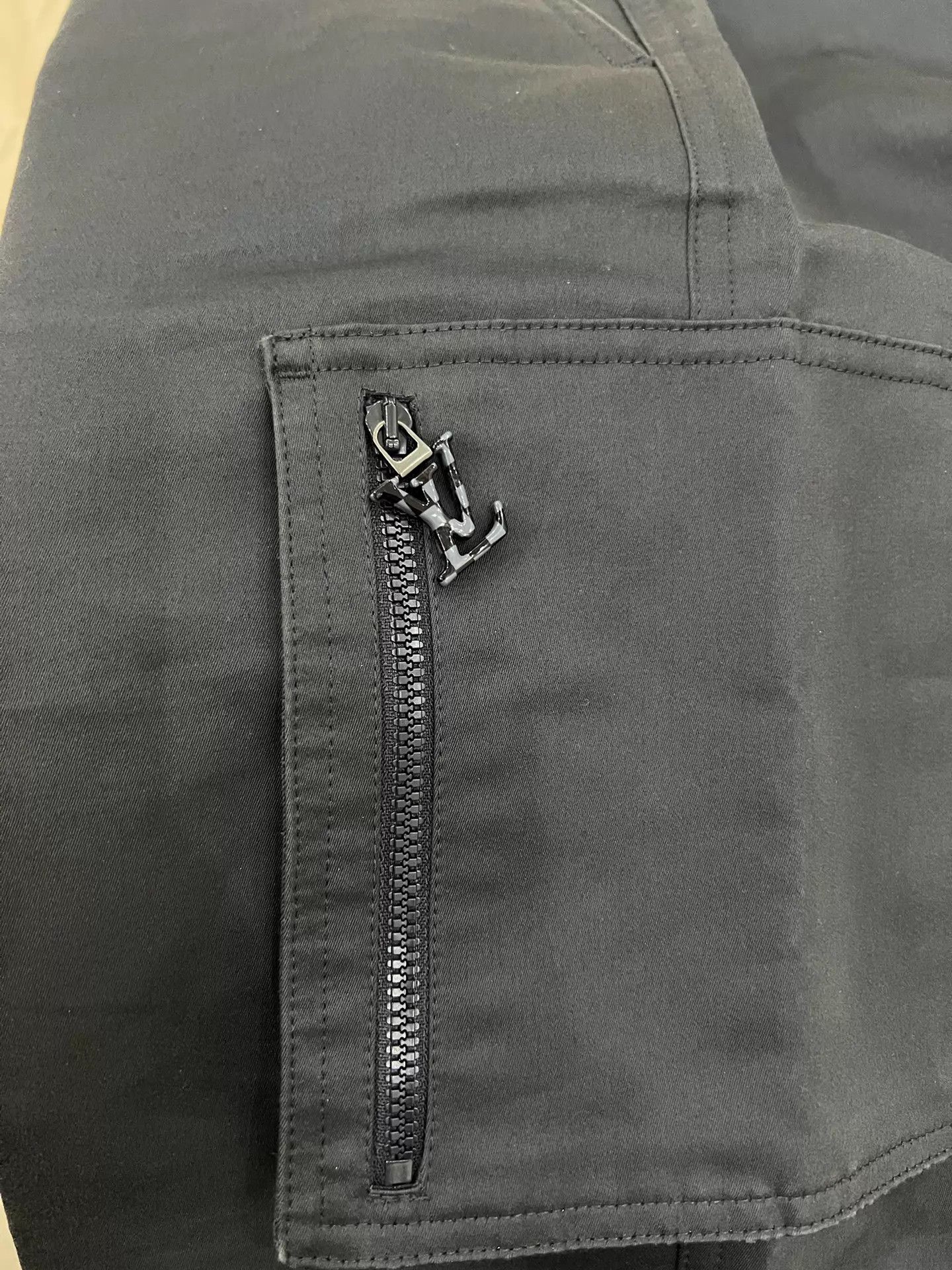Louis Vuitton LV Runway Loose Workpants L, w/ Luxury Fabric & LV Logo Zip Size US 34 / EU 50 - 4 Thumbnail