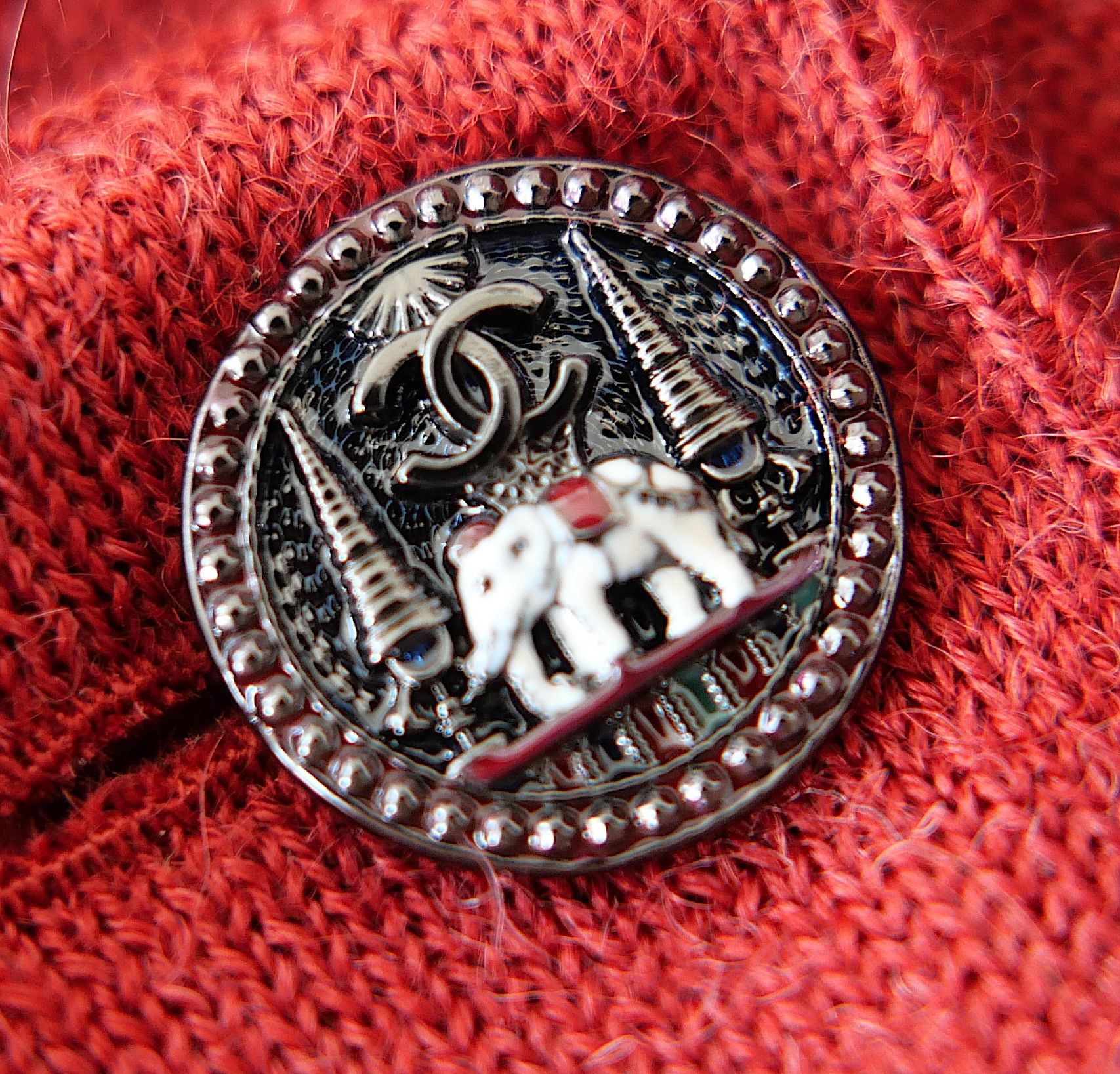 Chanel Chanel Pre-Fall 2012 Alpaca Elephant Button Sweater Size S / US 4 / IT 40 - 7 Thumbnail