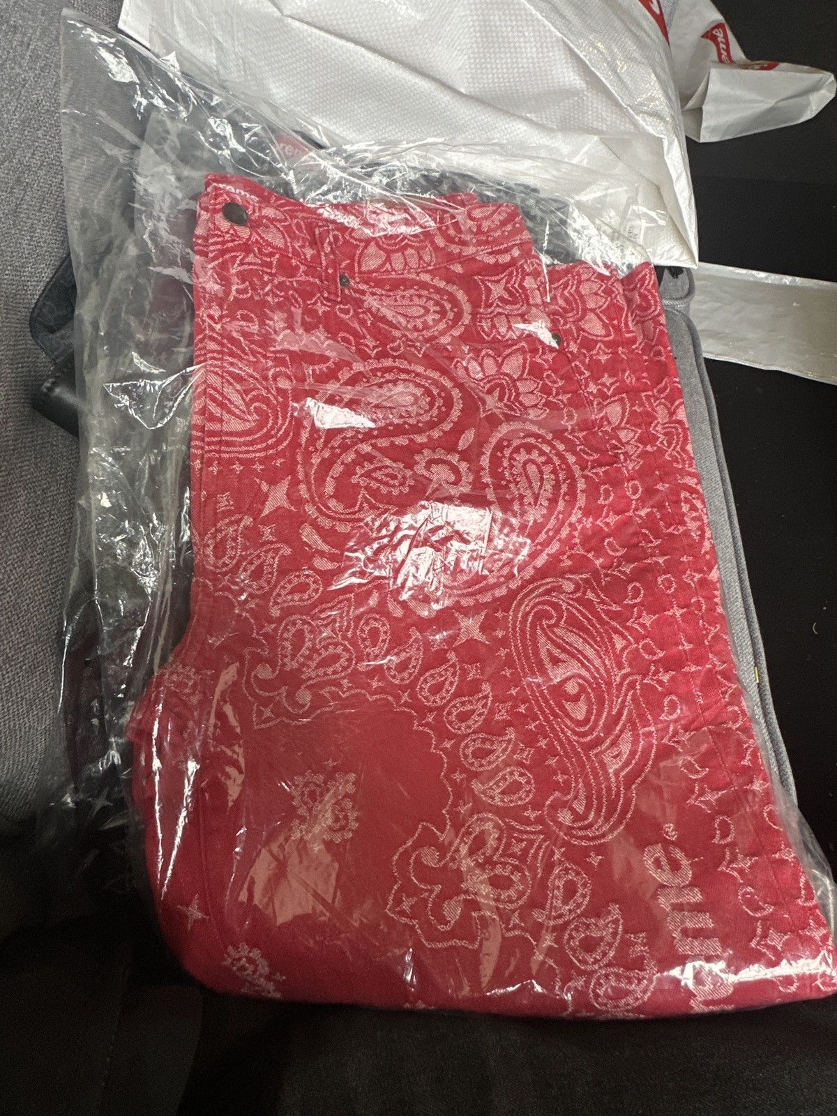 Supreme Supreme SZ (34) “RED” Bandana Jacquard Baggy Jean Supreme Supreme SZ (34) “RED” Bandana Jacquard Baggy Jean