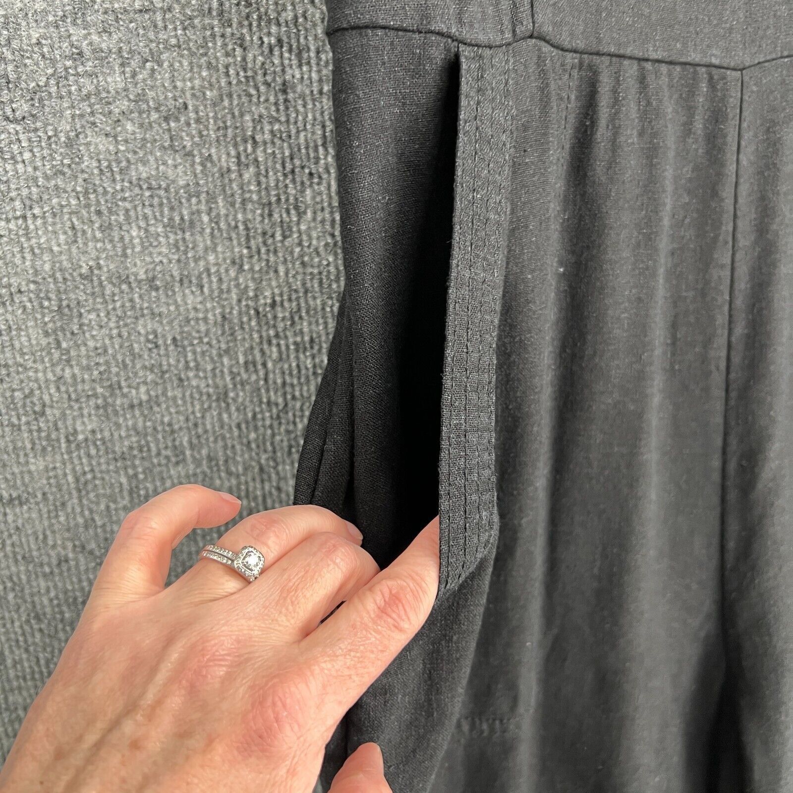 Old Navy Old Navy Jumpsuit Black Linen Blend Wide Leg Smocked Sz M Size 28" / US 6 / IT 42 - 4 Thumbnail